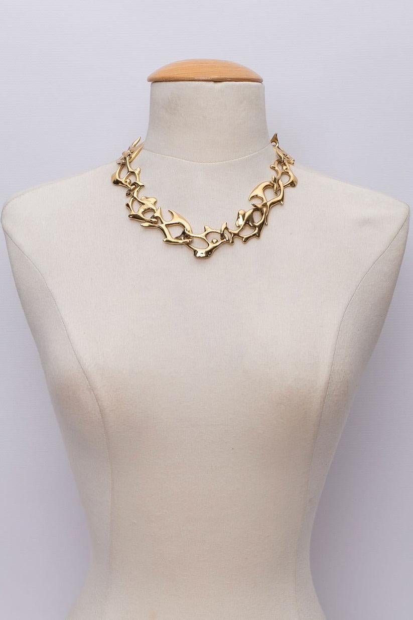 Yves Saint Laurent (Made in France) Gilted metal necklace with fishes.

Additional information: 

Dimensions: 
Length: 43 cm (16.93 in) to 48 cm (18.9 in) 

Condition: 
Very good condition
Seller Ref number: BC66
