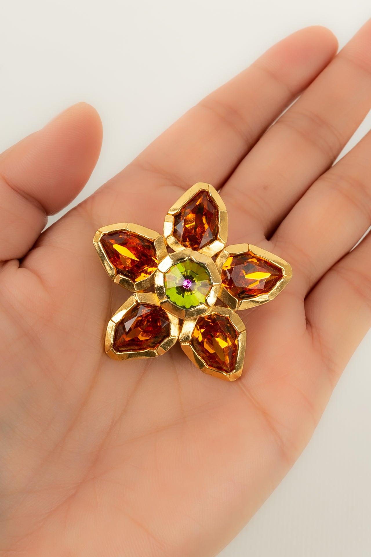 Yves Saint Laurent Flower Brooch in Gold-Plated Metal For Sale 1
