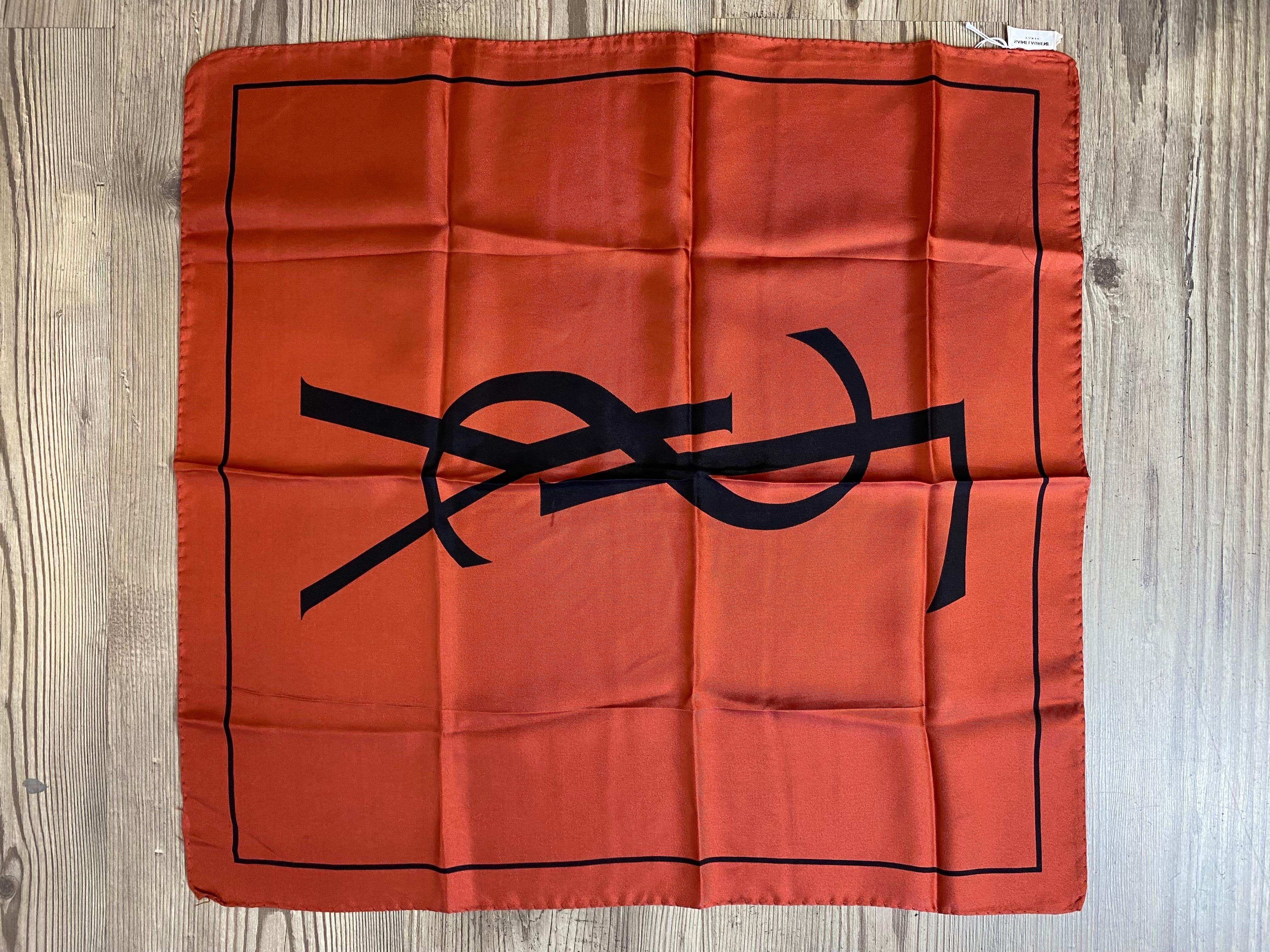 Foulard Yves Saint Laurent In condizioni ottime in vendita a Carnate, IT