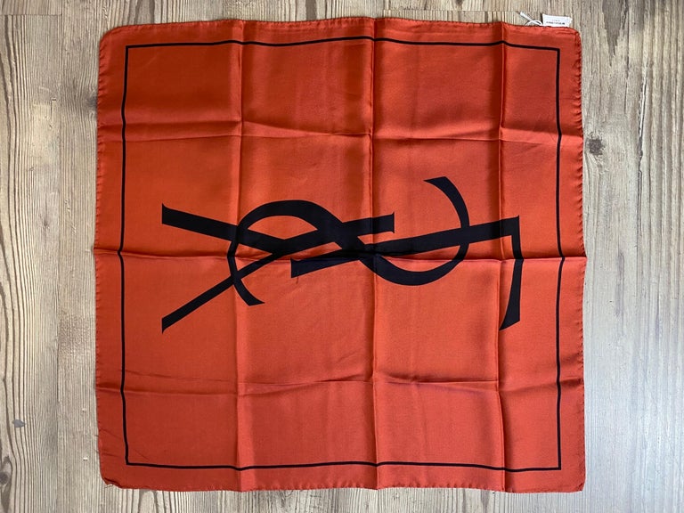 Vestiaire Collective Foulard Yves Saint Laurent Soie Foulard Yves