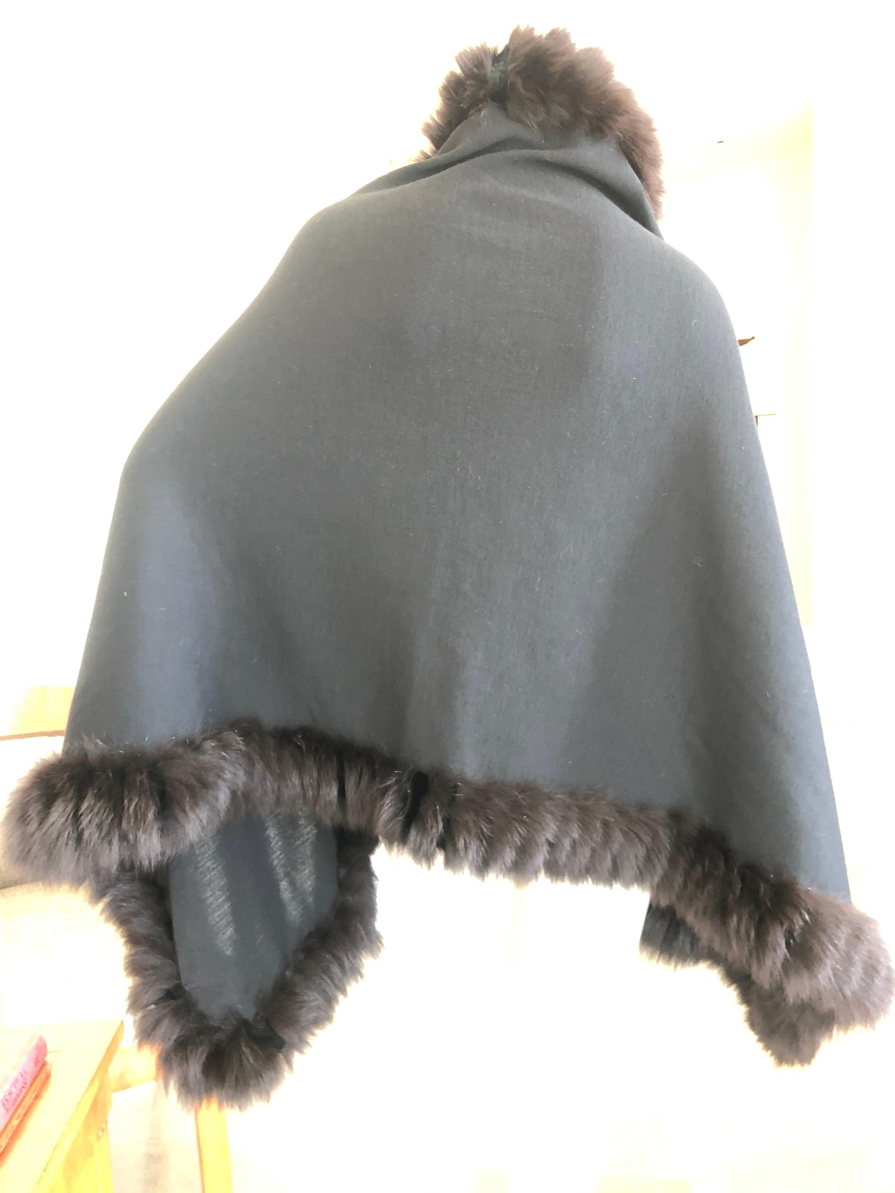 Yves Saint Laurent Fourrures Luxe Vintage Black Jersey Shawl w Fox Fur Trim  In Excellent Condition For Sale In Cloverdale, CA