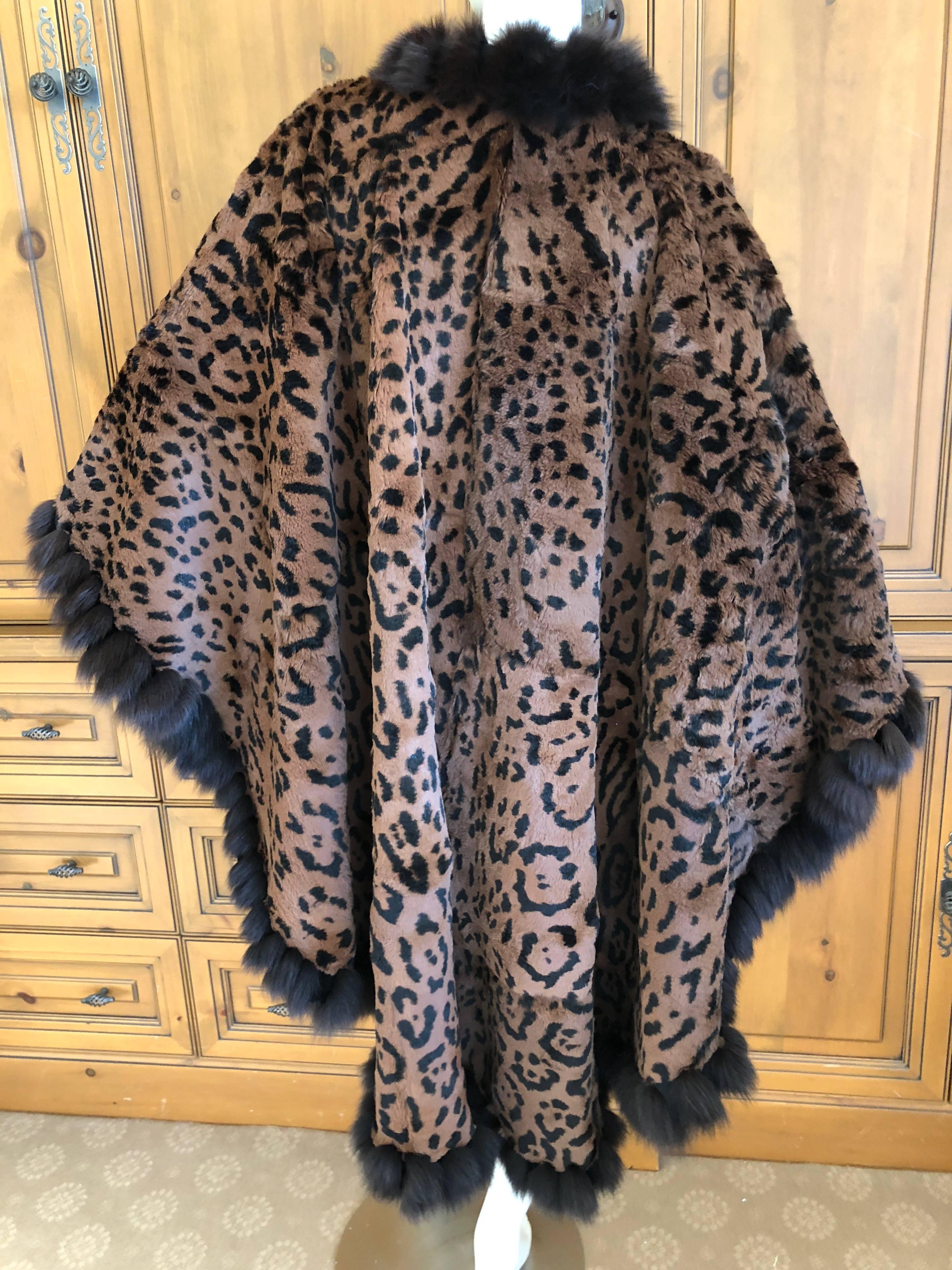 Yves Saint Laurent Fourrures Reversible Sable Trim Leopard Pattern Fur Cape  In Excellent Condition For Sale In Cloverdale, CA