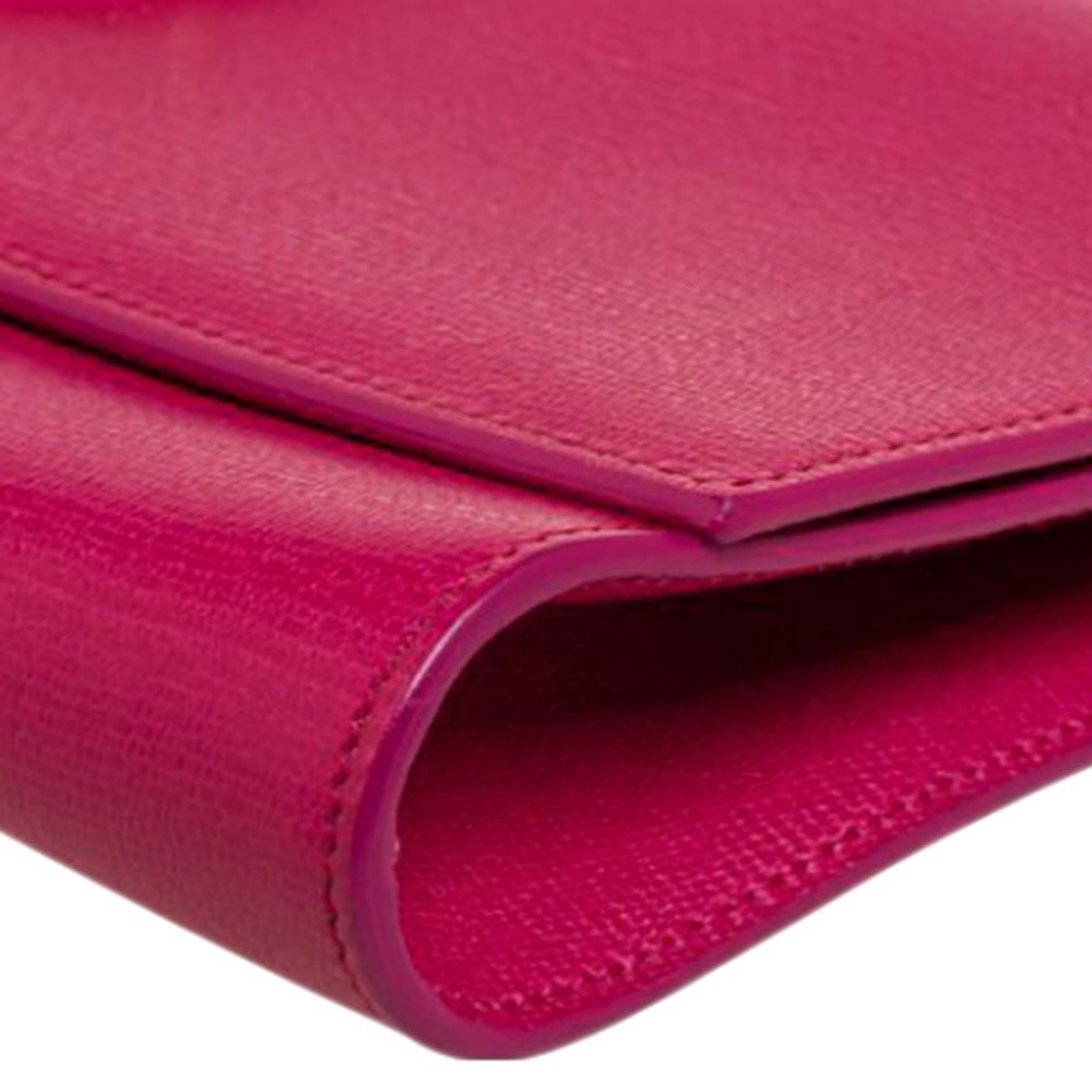 Yves Saint Laurent Y-Ligne Clutch aus Leder in Fuchsia 1