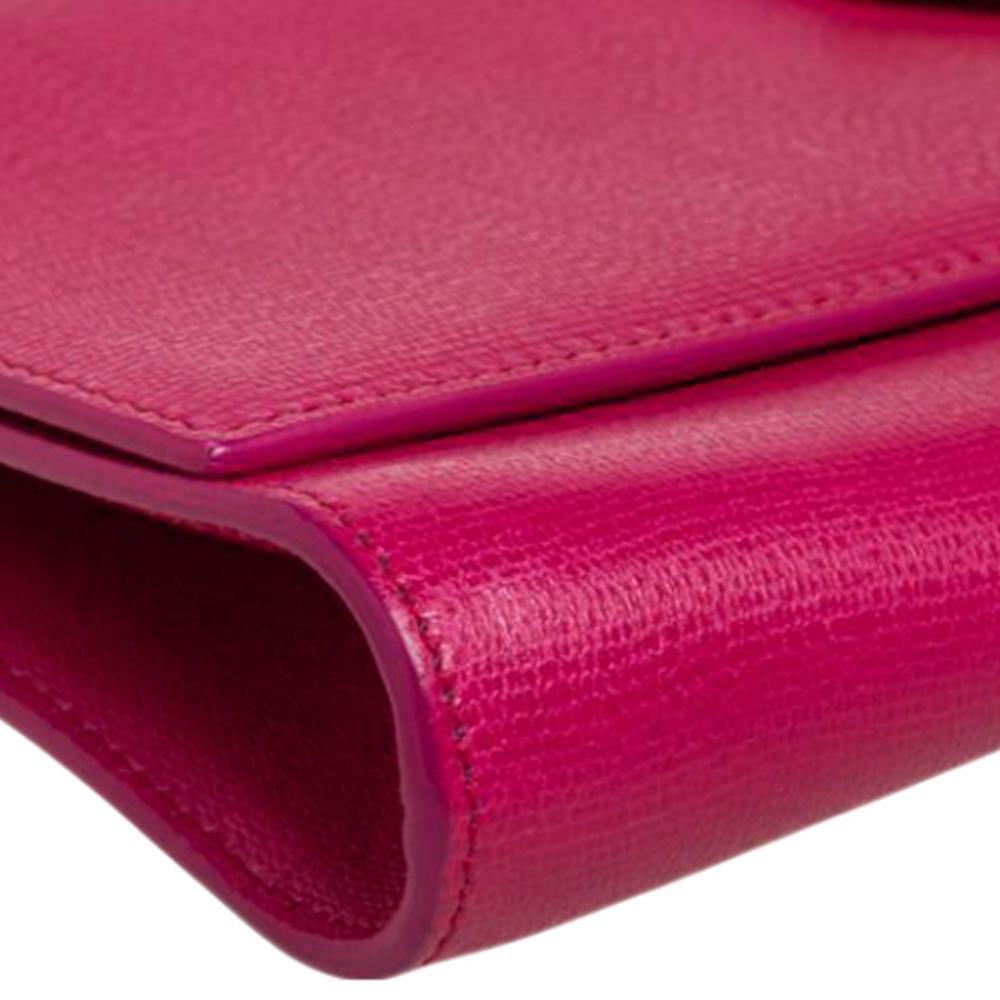 Yves Saint Laurent Y-Ligne Clutch aus Leder in Fuchsia 2