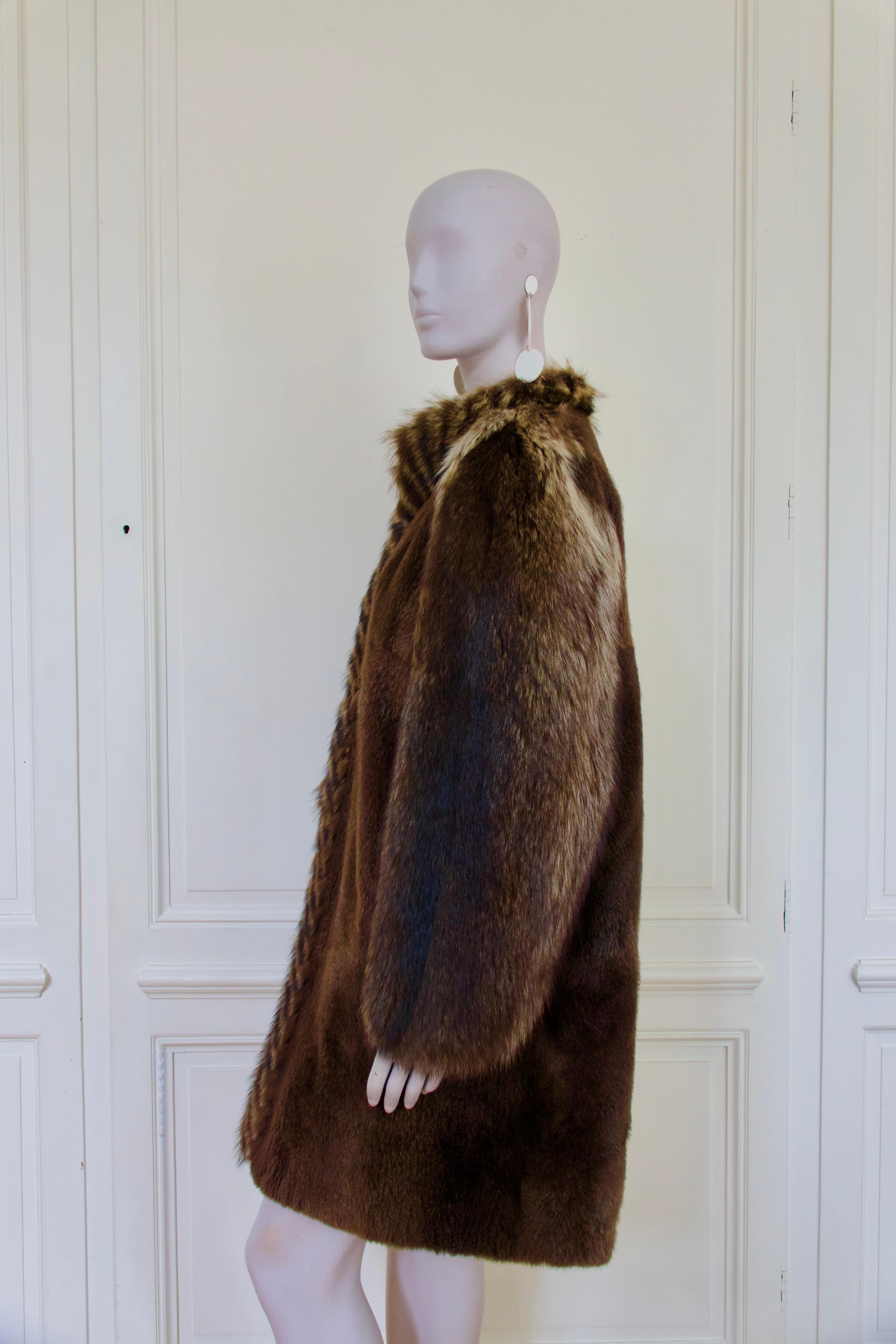 Grigio Yves Saint Laurent, Cappotto di pelliccia, Francia anni 2000 in vendita