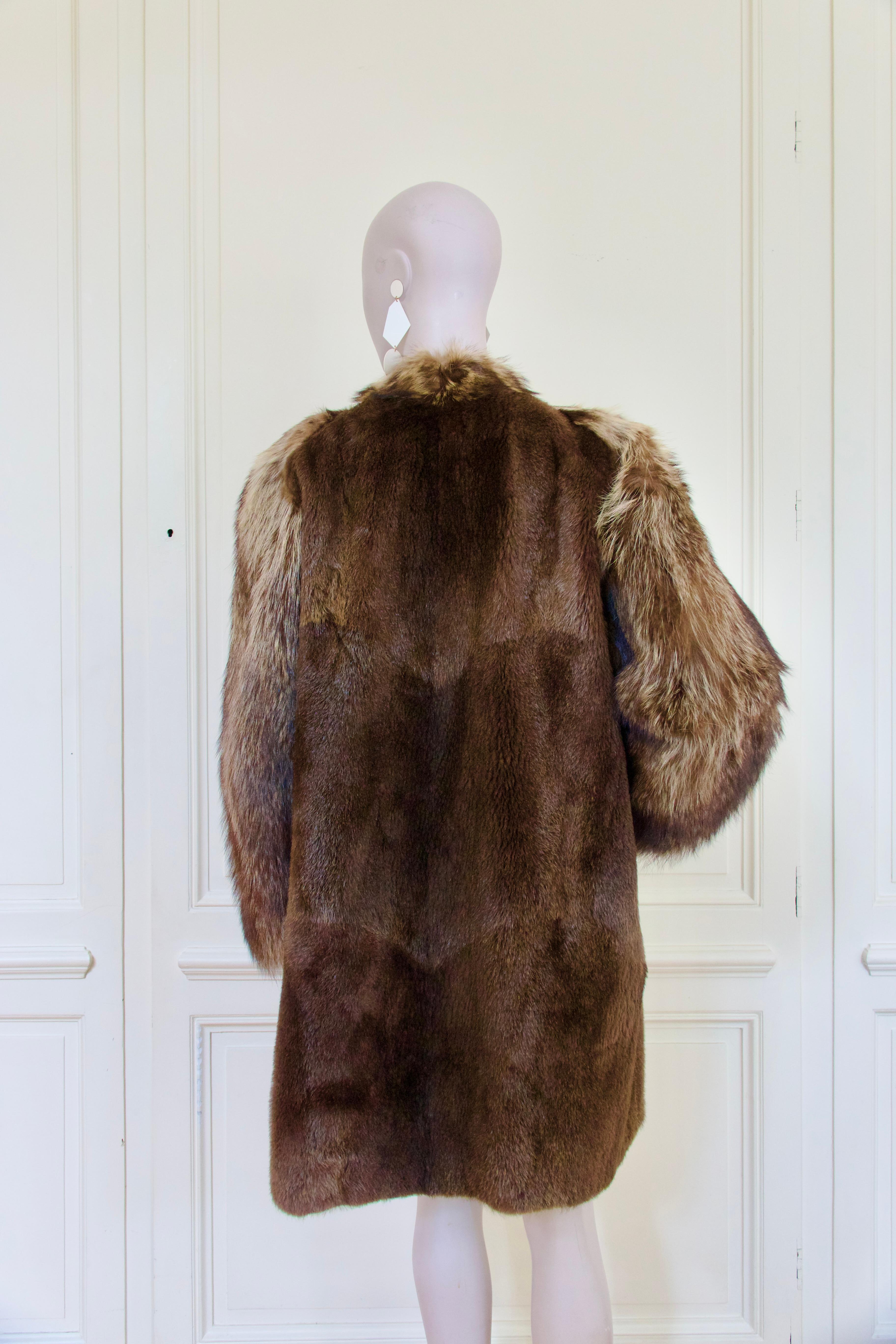 Donna Yves Saint Laurent, Cappotto di pelliccia, Francia anni 2000 in vendita