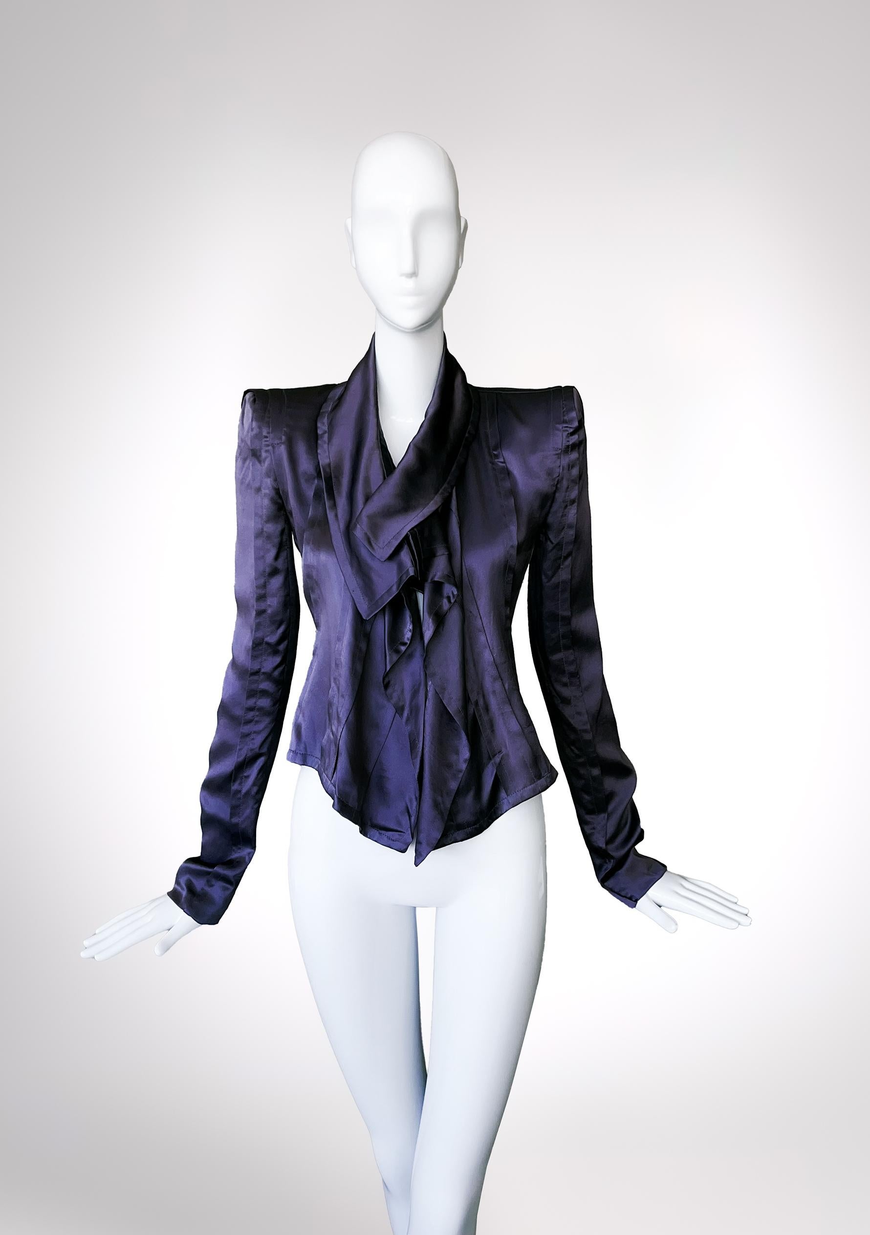 Yves Saint Laurent H/W 2003 Archivalische liquide Seidenjacke mit dramatischen Schulternbluse (Schwarz) im Angebot
