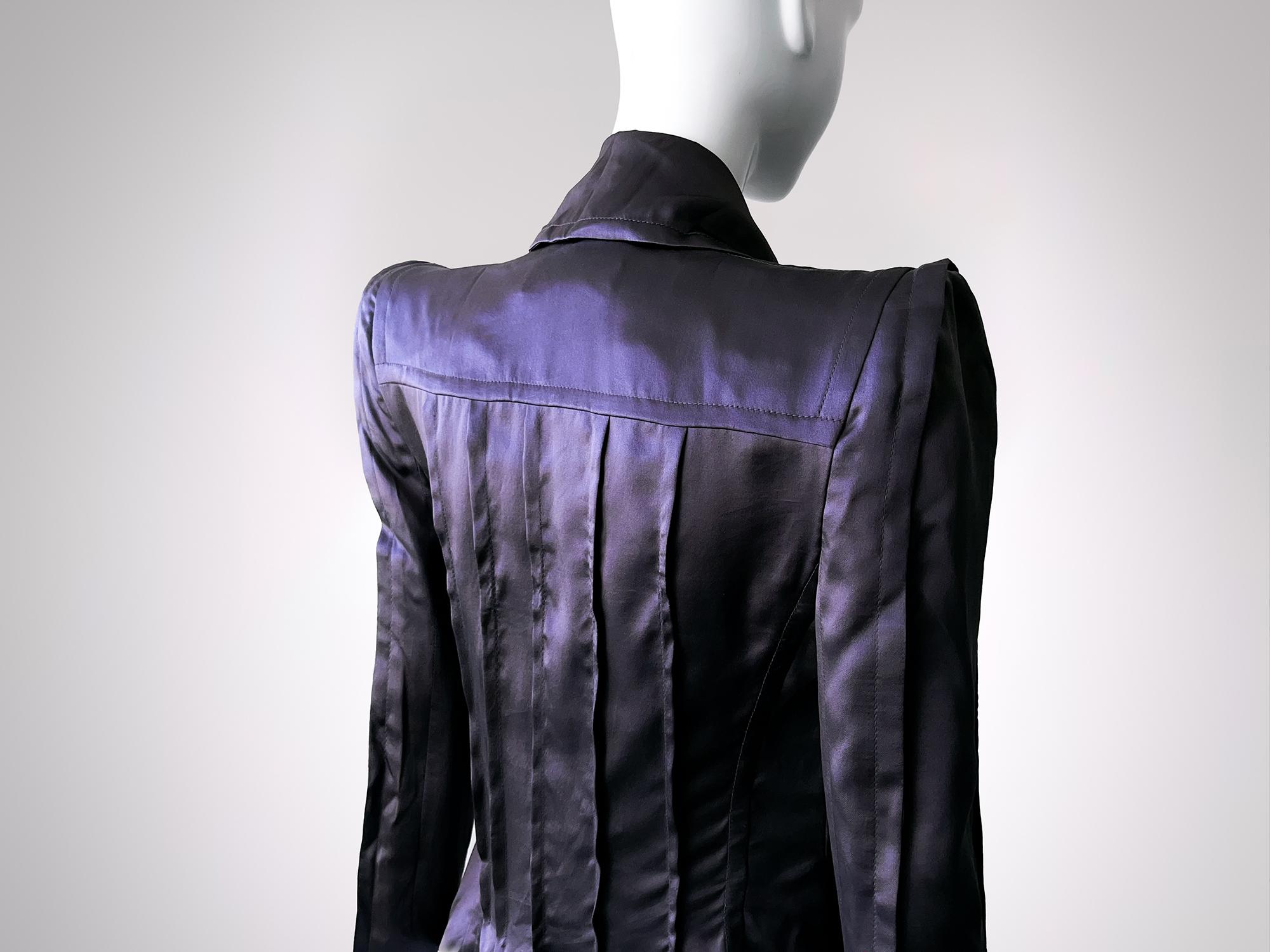 Yves Saint Laurent H/W 2003 Archivalische liquide Seidenjacke mit dramatischen Schulternbluse Damen im Angebot