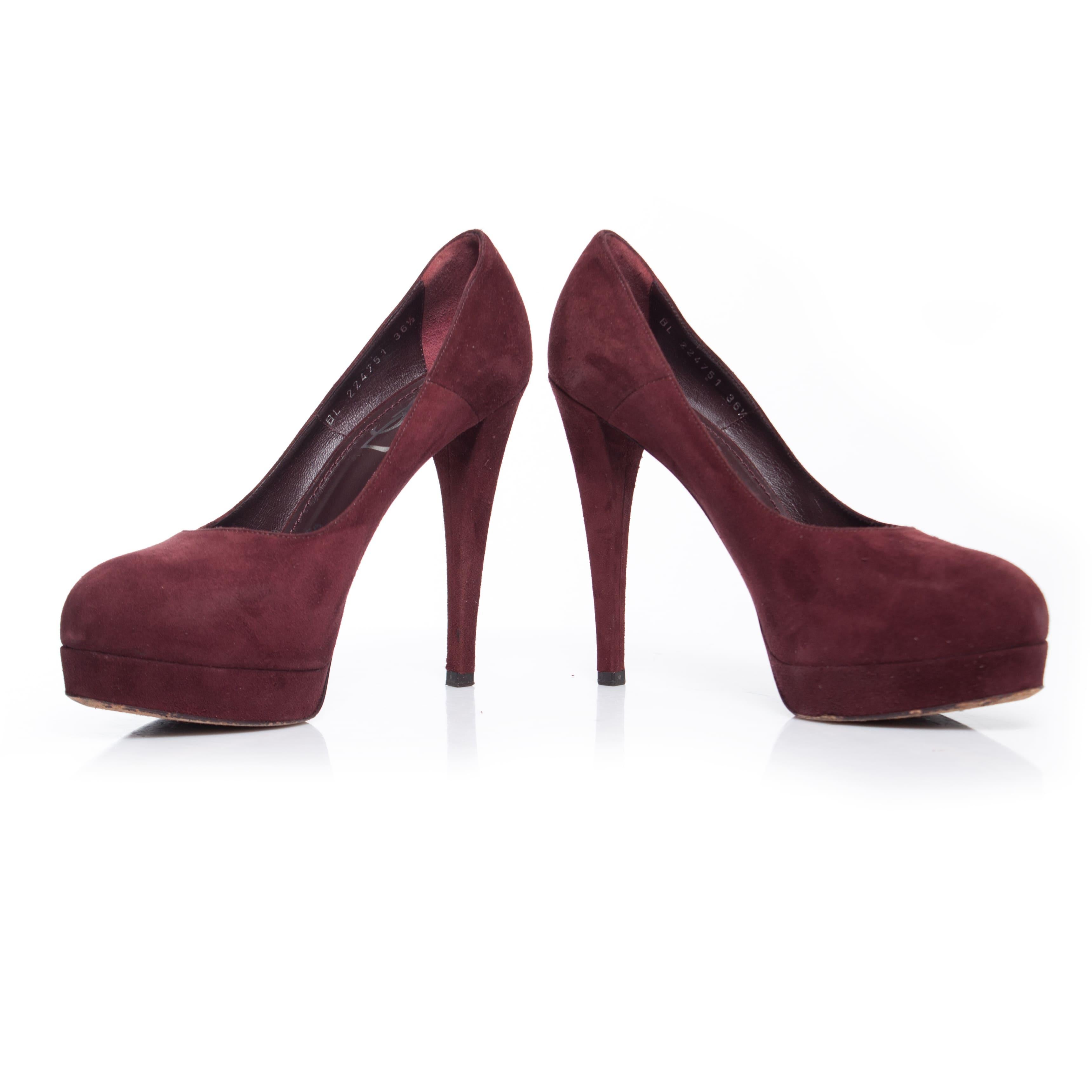 Yves Saint Laurent, Gaby suede pumps in burgundy. This piece is in good condition and comes with box and dustbag.

• CONDITION: good condition

• SIZE: 36.5

• INSOLE MEASUREMENTS: 23.7 cm

• HEEL MEASUREMENTS: 12.5 cm PLATFORM: 2 cm

• FABRIC: