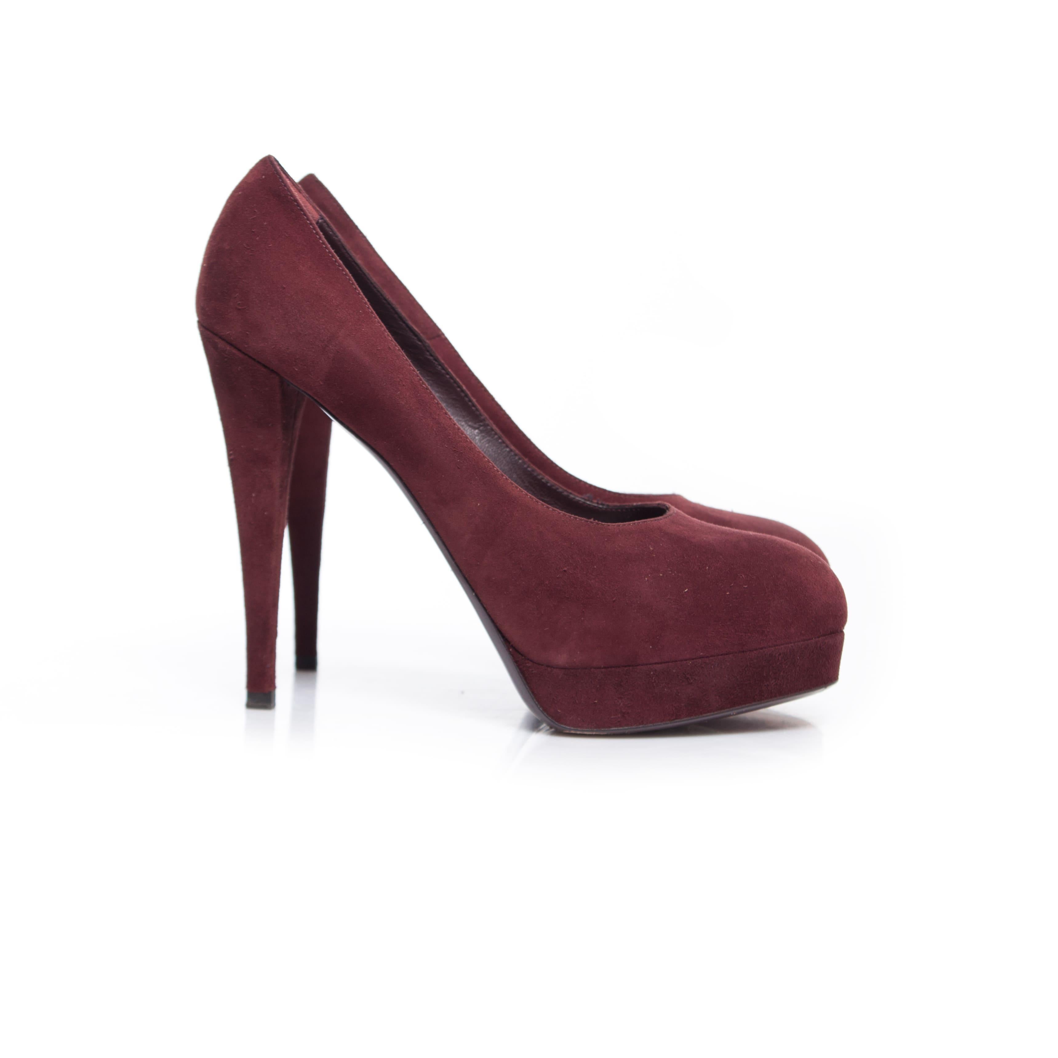 Yves Saint Laurent, Gaby suede pumps In Good Condition For Sale In AMSTERDAM, NL