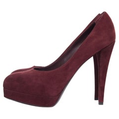 Yves Saint Laurent, Gaby suede pumps