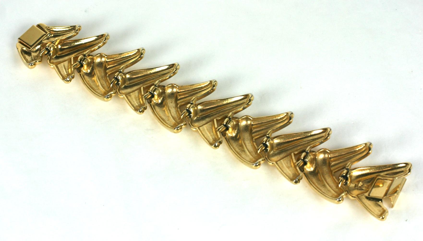 Yves Saint Laurent Bracelet à feuilles dorées Pour femmes en vente