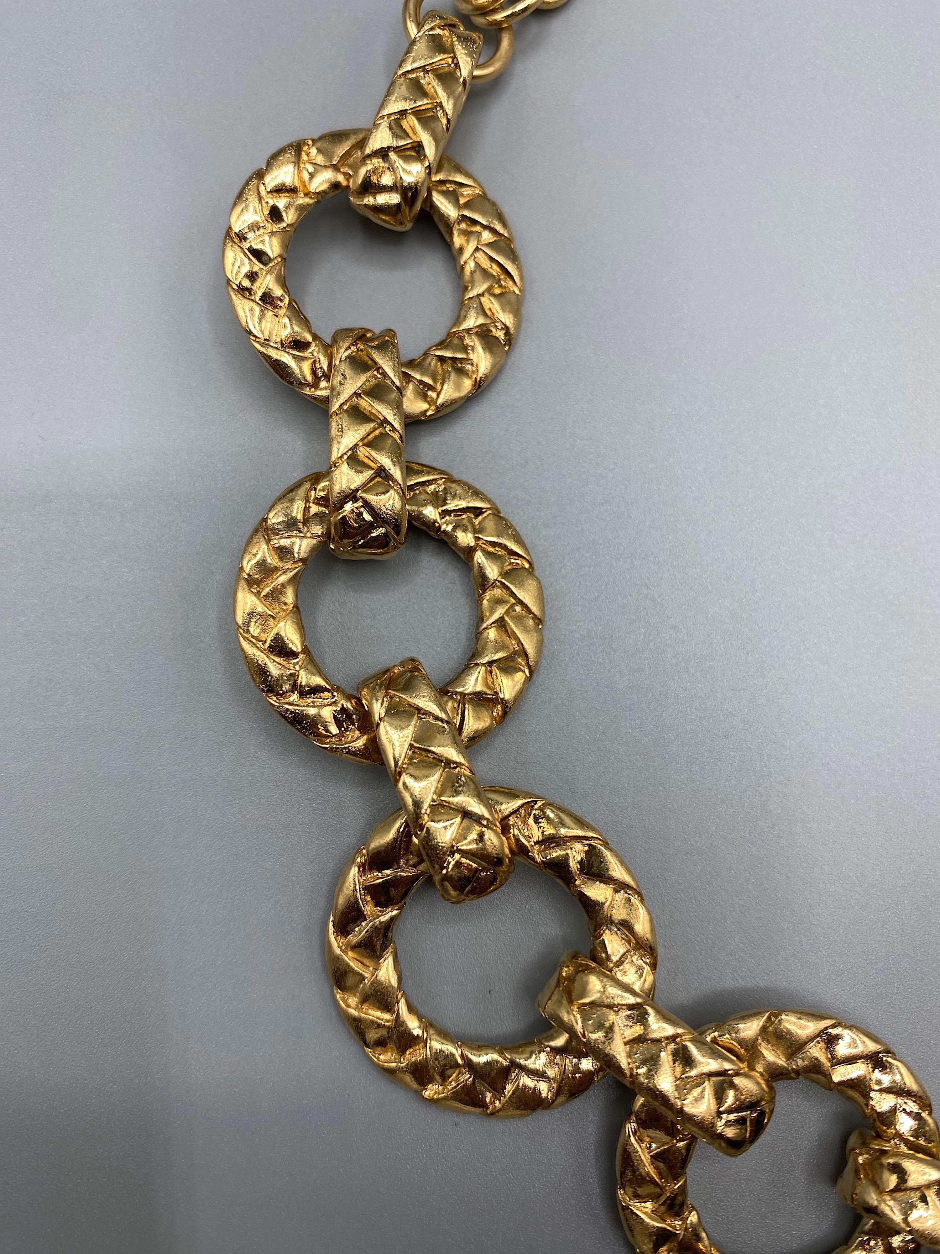 Yves Saint Laurent 1980's Round Quilt Link Chain Necklace In Good Condition For Sale In New York, NY