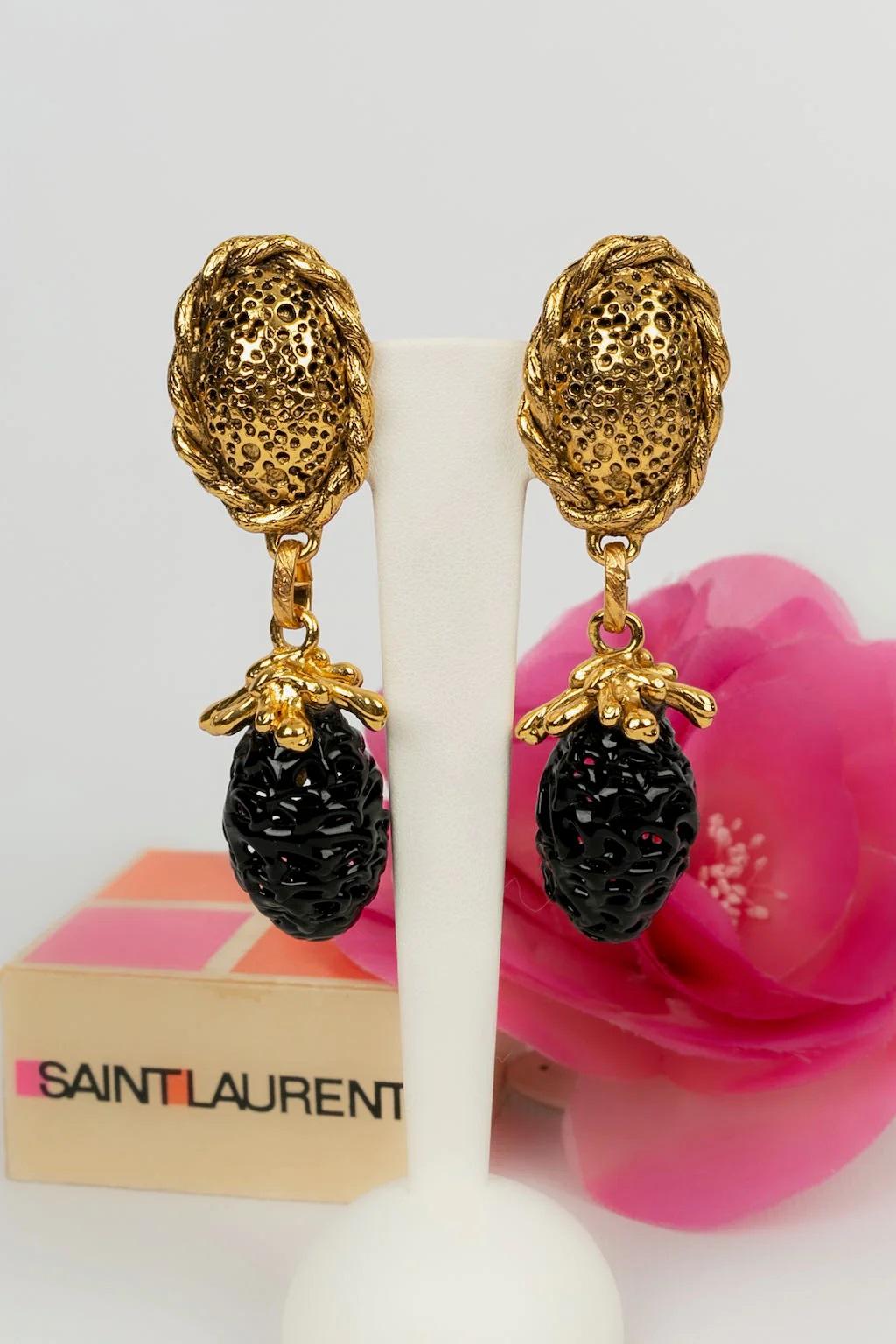 Yves Saint Laurent Gold and Black Glass Paste Clip Earrings For Sale 3