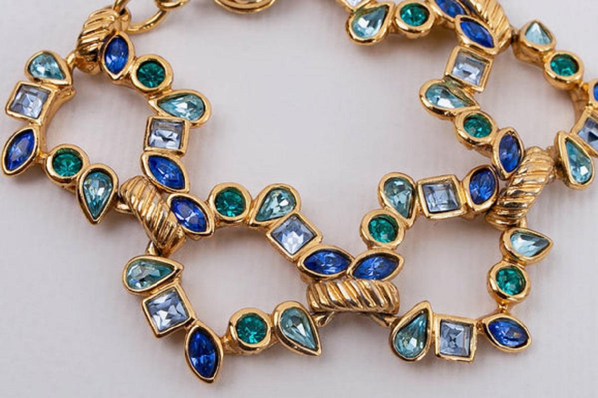 Yves Saint Laurent (Made in France) Bracelet composed of gilded metal and rhinestones in blue shades.

Additional information:
Dimensions: Length: 18 cm (7.08 in) 
Width: 2.5 cm (0.98 in)
Condition: Very good condition
Seller Ref number: BRA92 