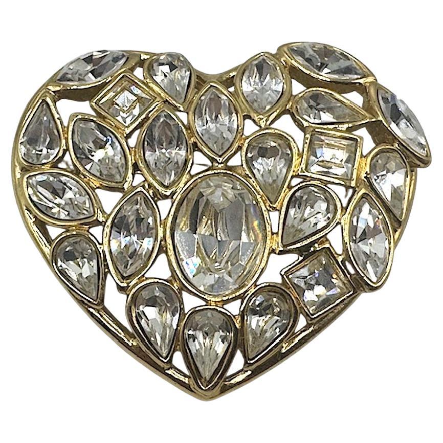 Spilla a forma di cuore in oro e cristalli di Yves Saint Laurent