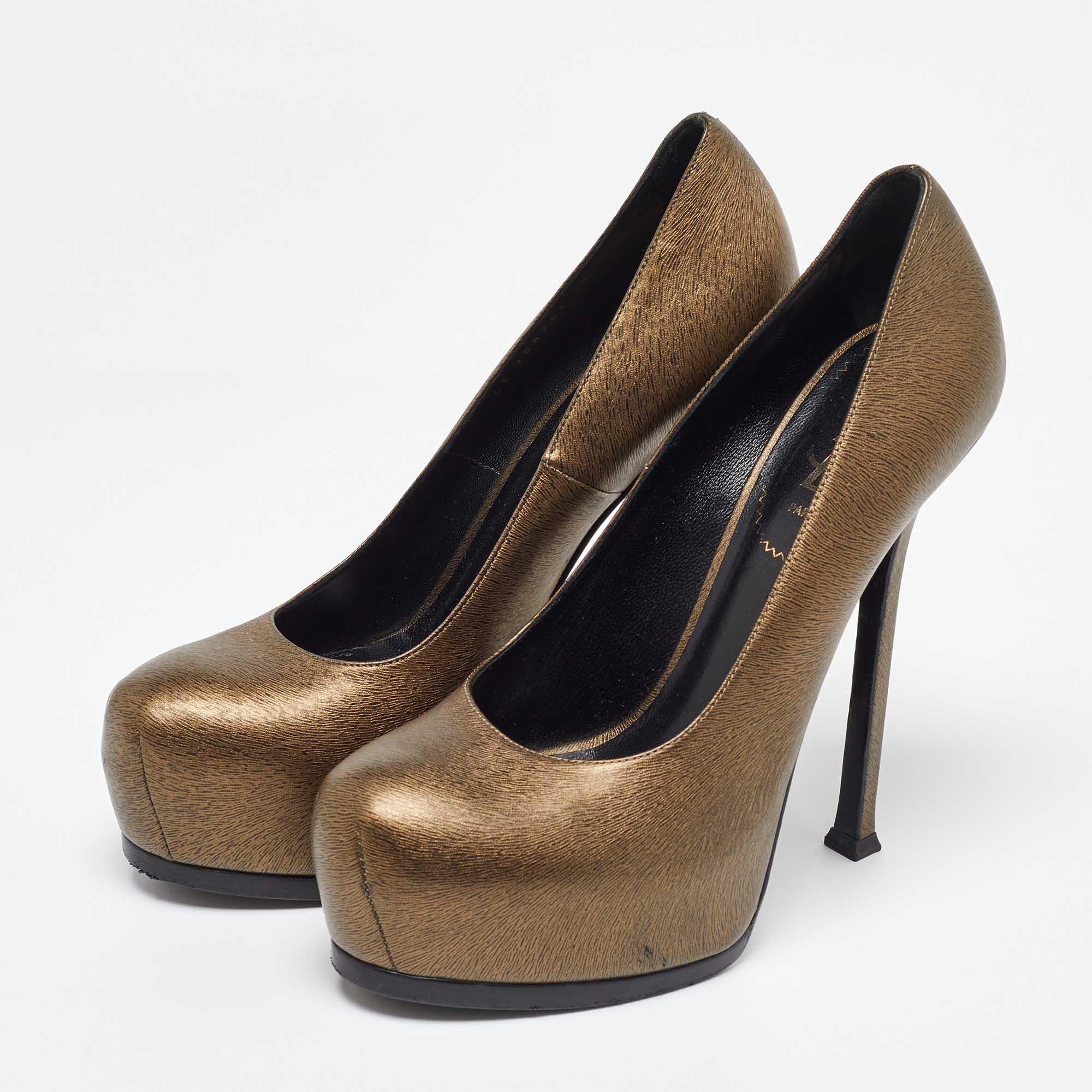 Cut into a timeless silhouette this pair of Tribtoo pumps from Yves Saint Laurent is simple yet classy. Created from leather it flaunts platforms 15cm heels and comfortable footbeds.