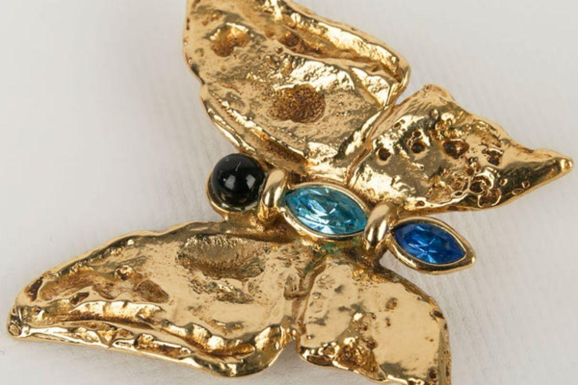 Yves Saint Laurent Gold Metal and Rhinestone Butterfly Brooch In Excellent Condition For Sale In SAINT-OUEN-SUR-SEINE, FR