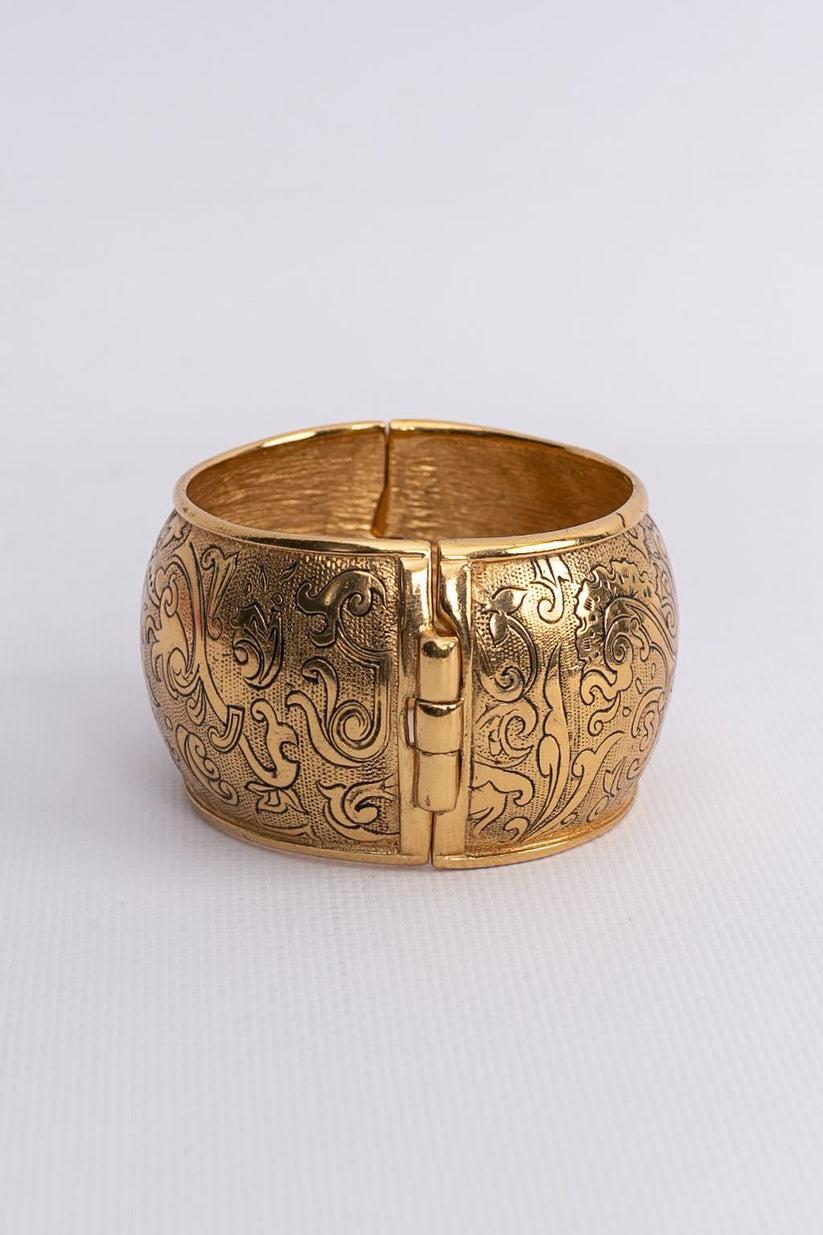 Bracelet manchette en métal doré Yves Saint Laurent Pour femmes en vente