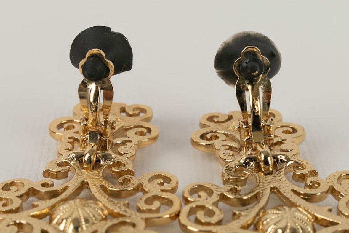 Yves Saint Laurent Gold-Plated Metal Clip Earrings Decorated with Rhinestones For Sale 1