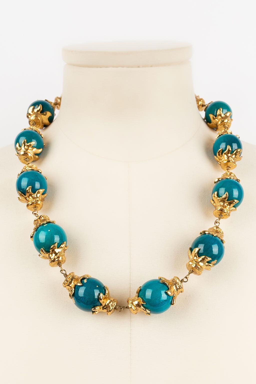 Yves Saint Laurent Gold Plated Metal Necklace with Wooden Beads In Good Condition For Sale In SAINT-OUEN-SUR-SEINE, FR