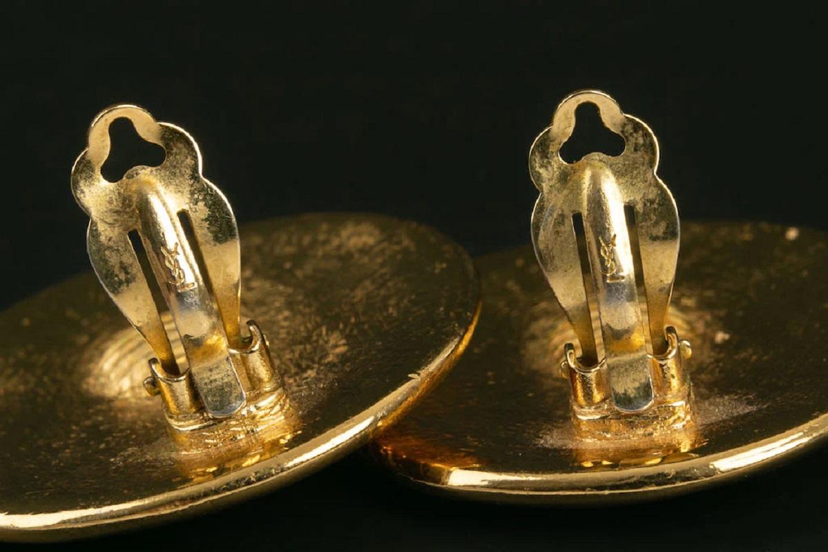 Yves Saint Laurent Gold Shield Earrings In Excellent Condition In SAINT-OUEN-SUR-SEINE, FR