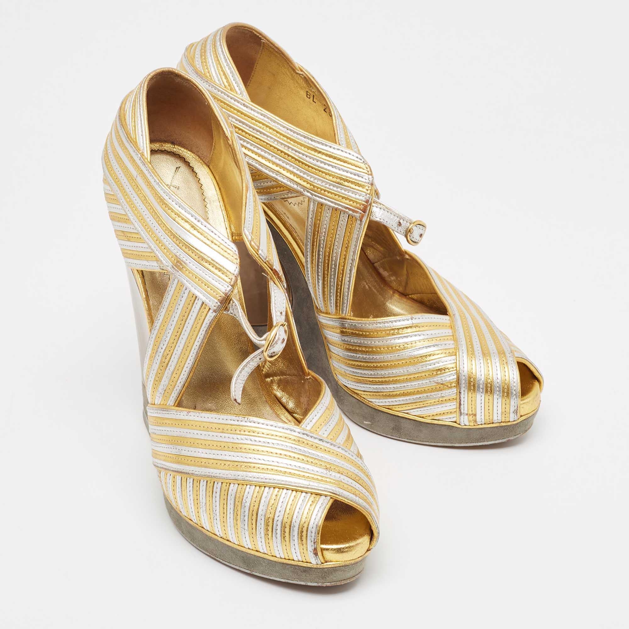 Yves Saint Laurent Gold/Silver Leather and Suede Peep Toe Wedge Pumps 37.5 In Fair Condition For Sale In Dubai, Al Qouz 2