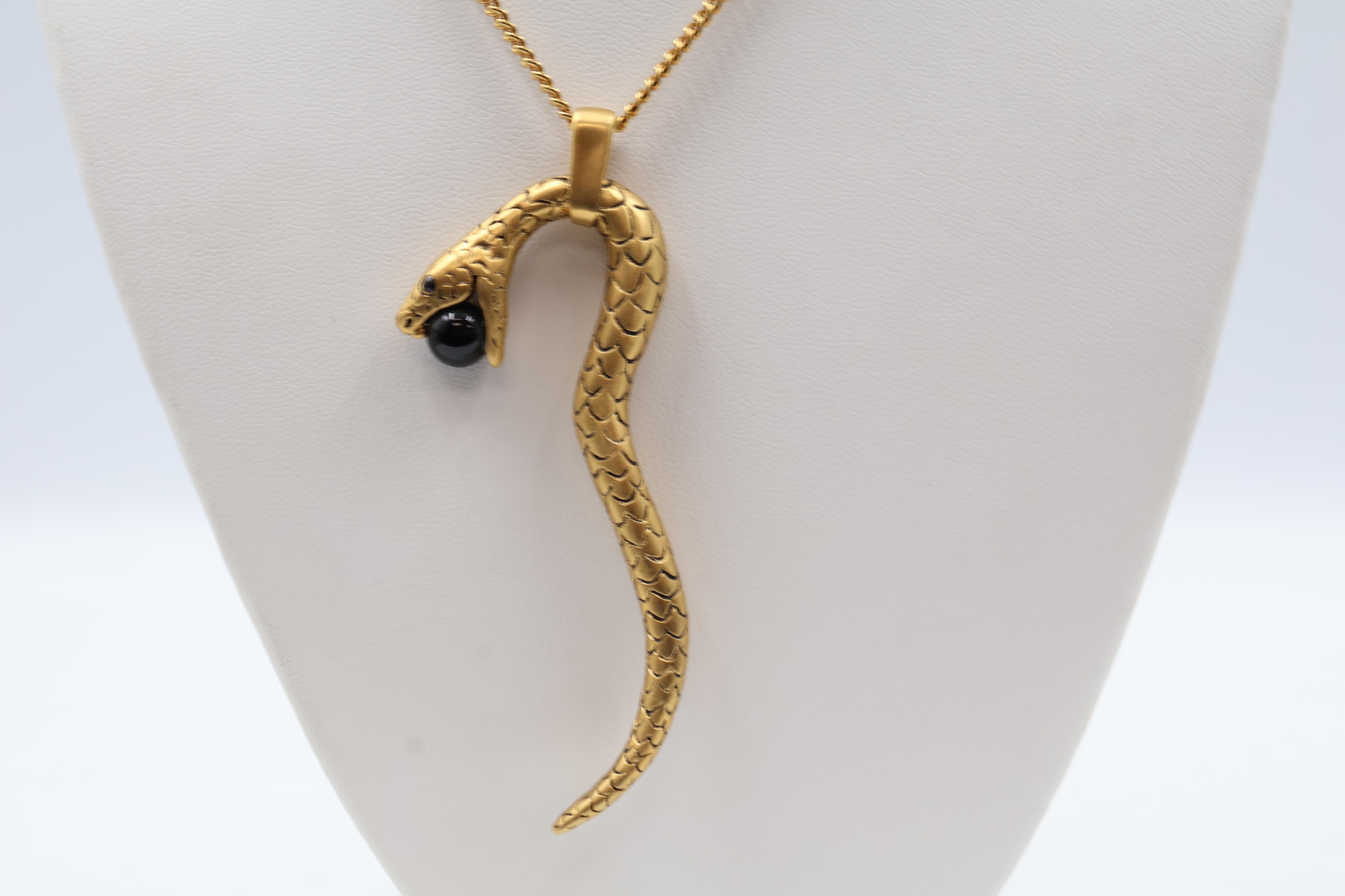 Femenino o masculino Yves Saint Laurent Gold Toned Serpent Pendant & Chain en venta