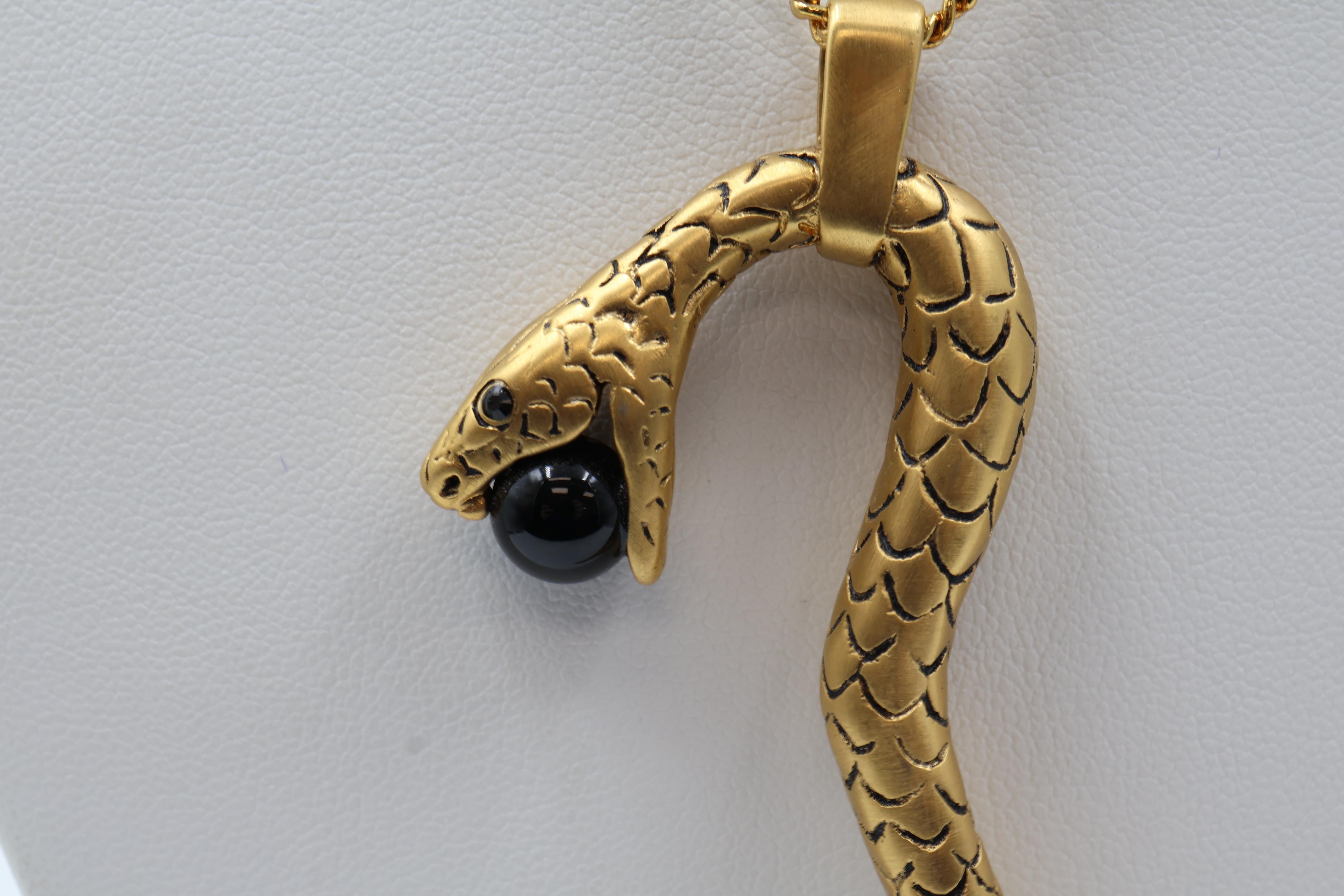 Yves Saint Laurent Gold Toned Serpent Pendant & Chain en venta 1
