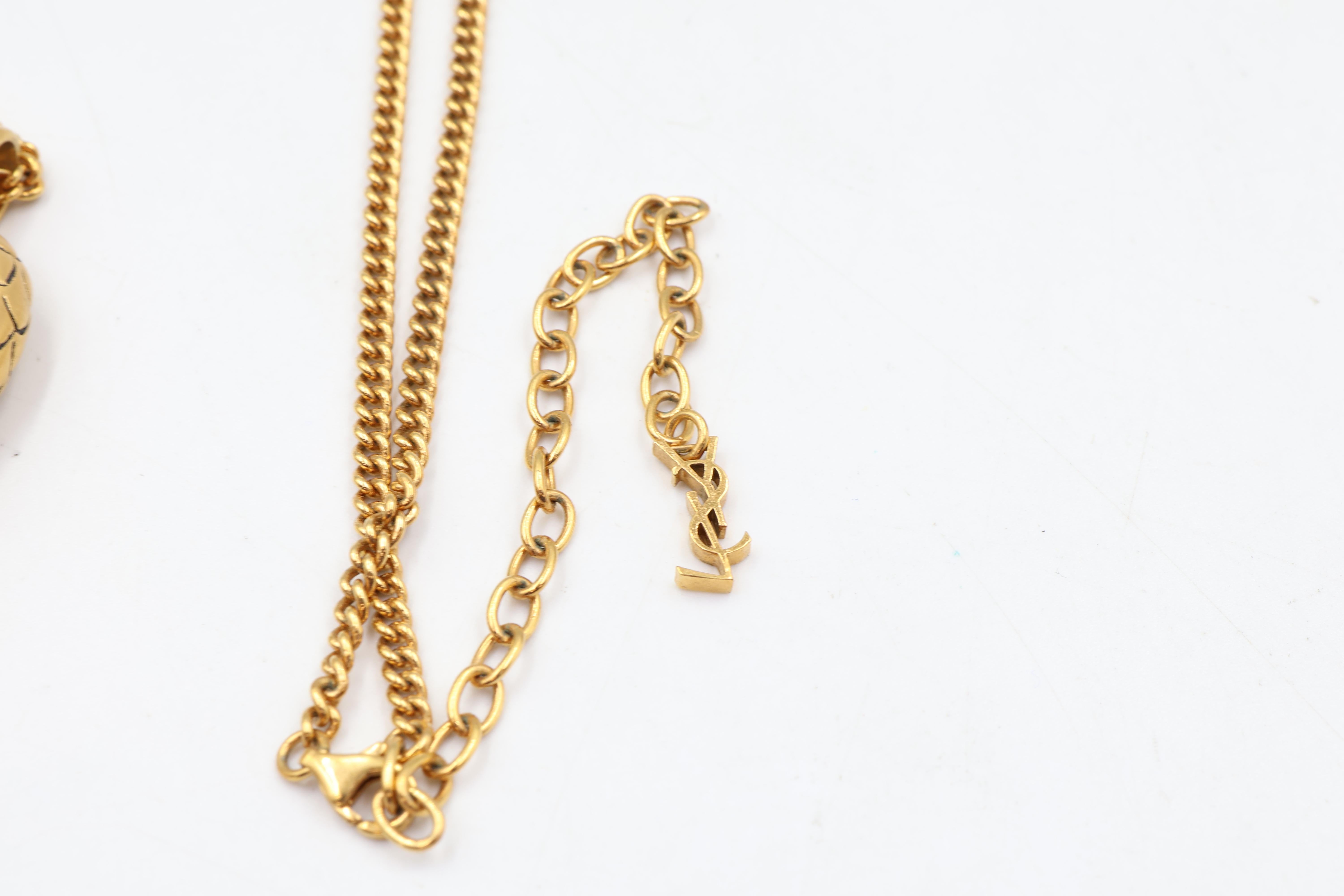 Yves Saint Laurent Gold Toned Serpent Pendant & Chain en venta 3