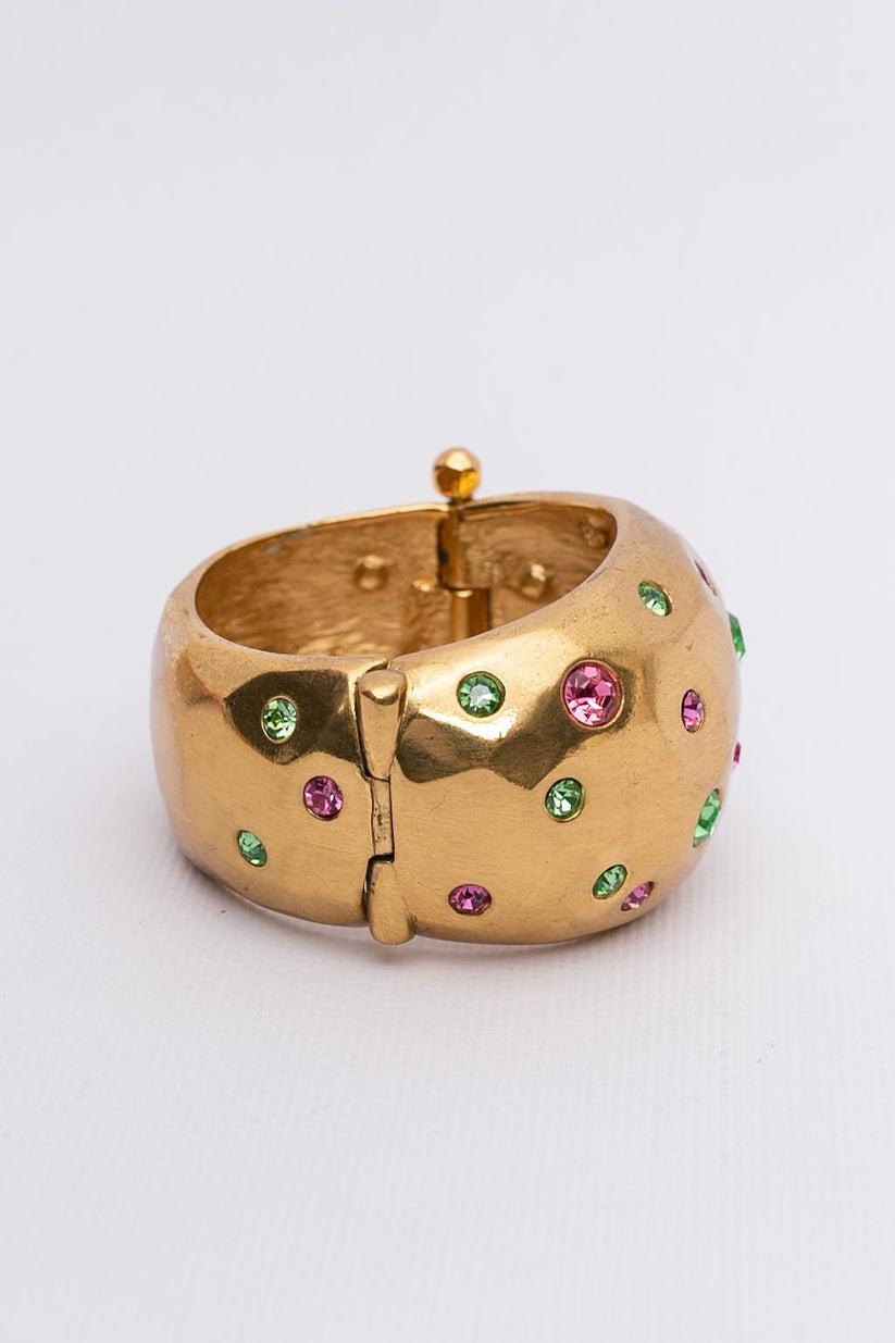 Yves Saint Laurent Goldenes Manschettenarmband mit Strasssteinen Damen im Angebot