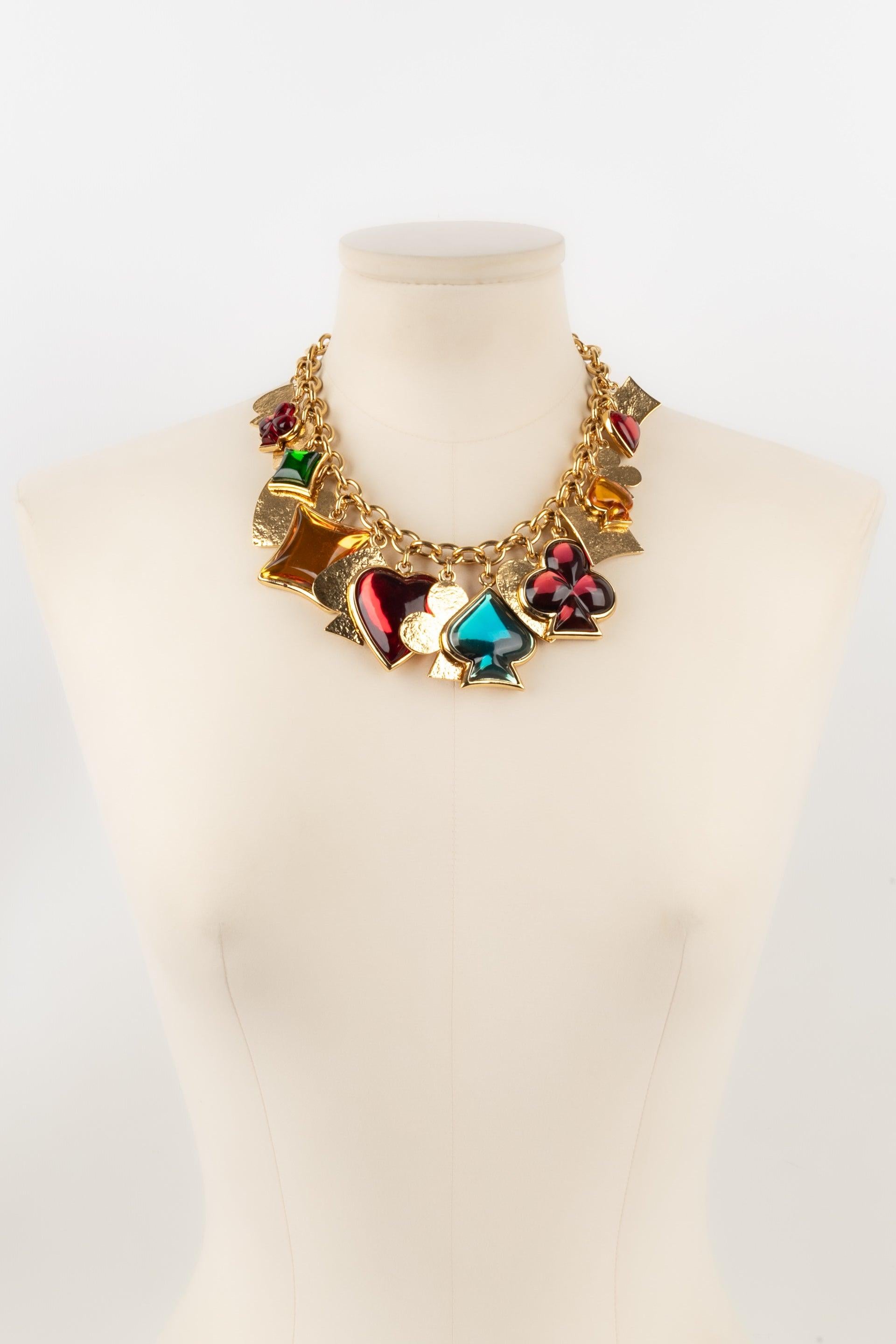 Yves Saint Laurent - (Made in France) Golden metal and resin charm necklace.

Additional information:
Condition: Very good condition
Dimensions: Length: 48 cm

Seller Reference: BC109
