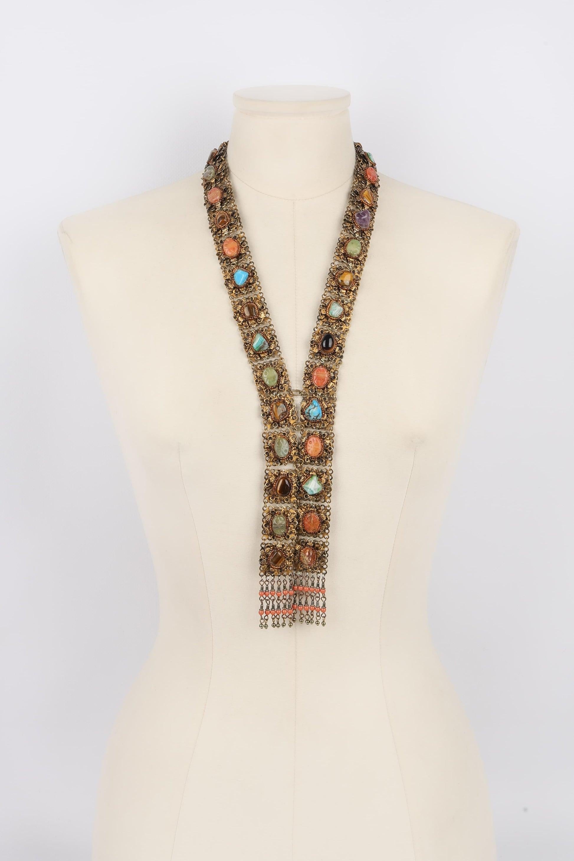 Yves Saint Laurent - Golden metal articulated necklace with an antique gold color and hardstone cabochons. Haute Couture jewelry from the 1960s.

Additional information:
Condition: Very good condition
Dimensions: from 60 cm to 66 cm
Period: 20th