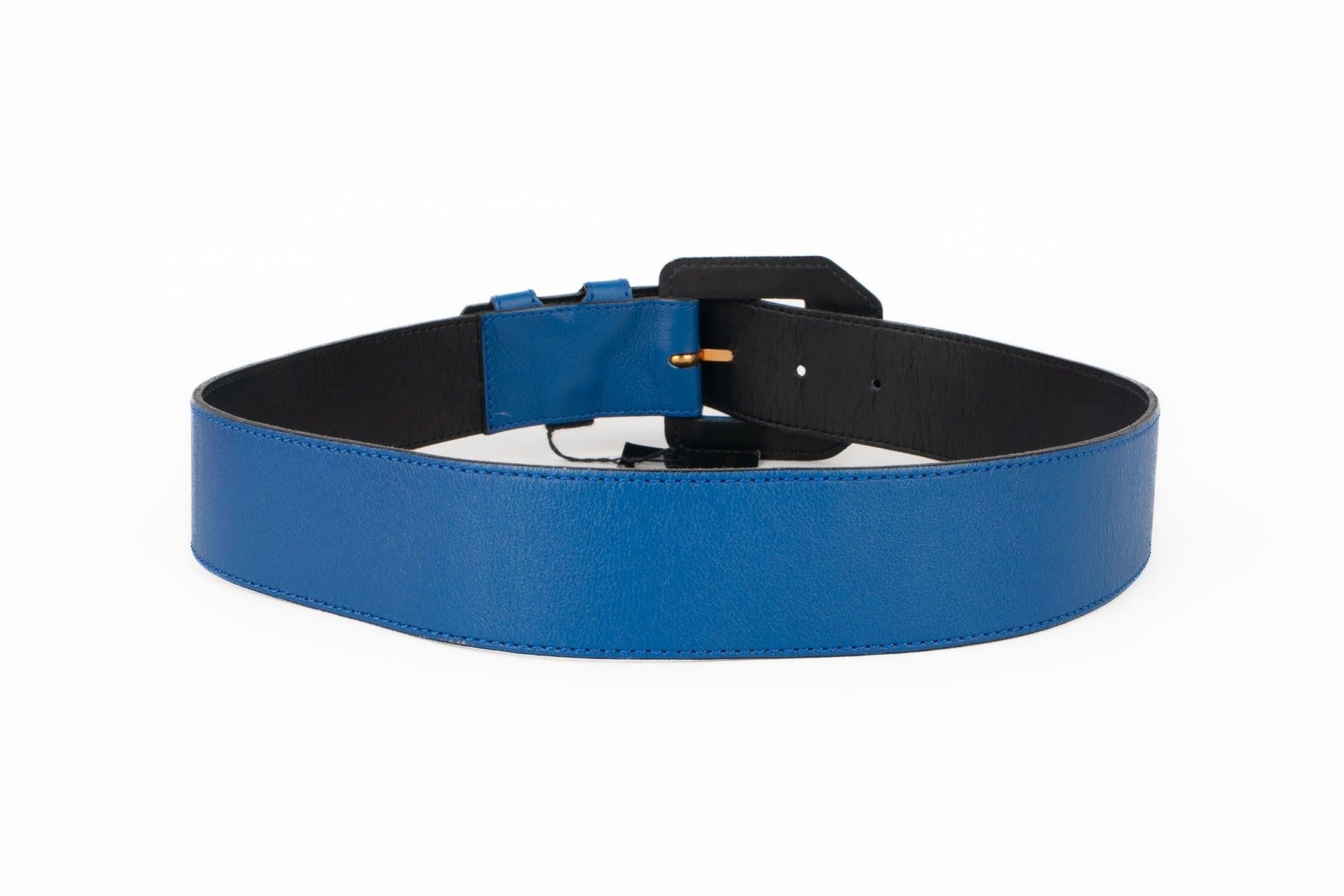 Donna Cintura in pelle blu con metallo dorato di Yves Saint Laurent in vendita