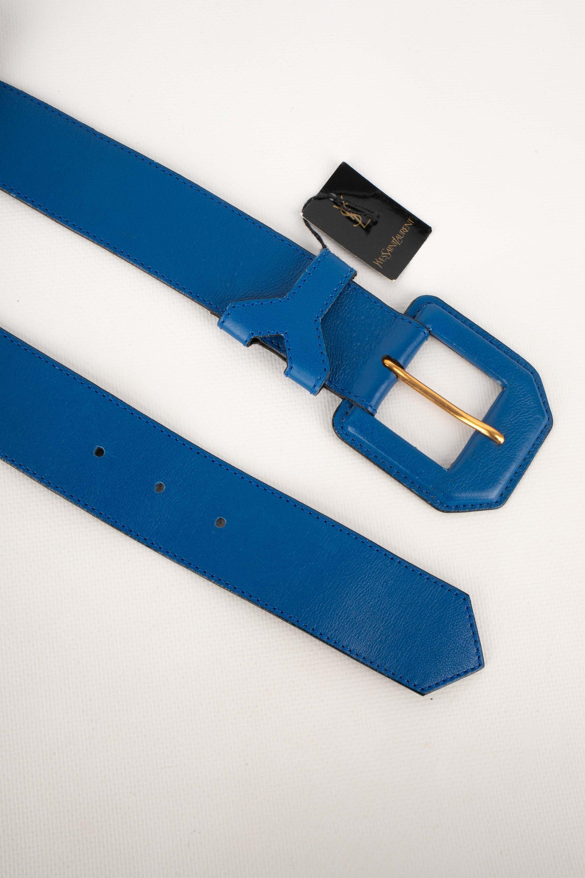 Cintura in pelle blu con metallo dorato di Yves Saint Laurent in vendita 3