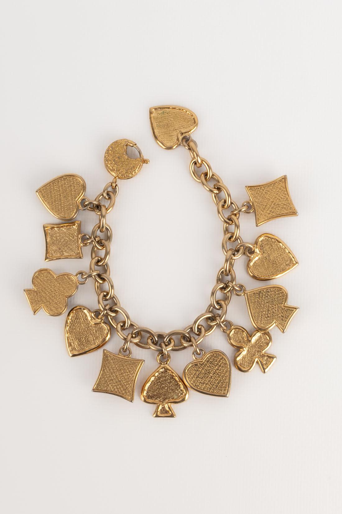 Bracciale con charme in metallo dorato Yves Saint Laurent in vendita 3