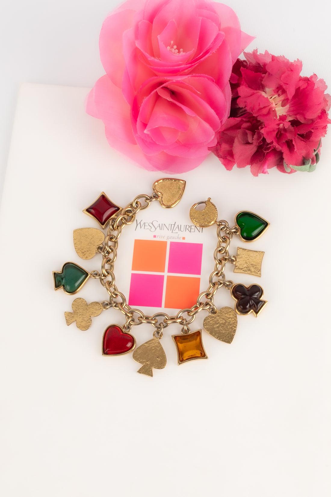 Bracciale con charme in metallo dorato Yves Saint Laurent in vendita 4