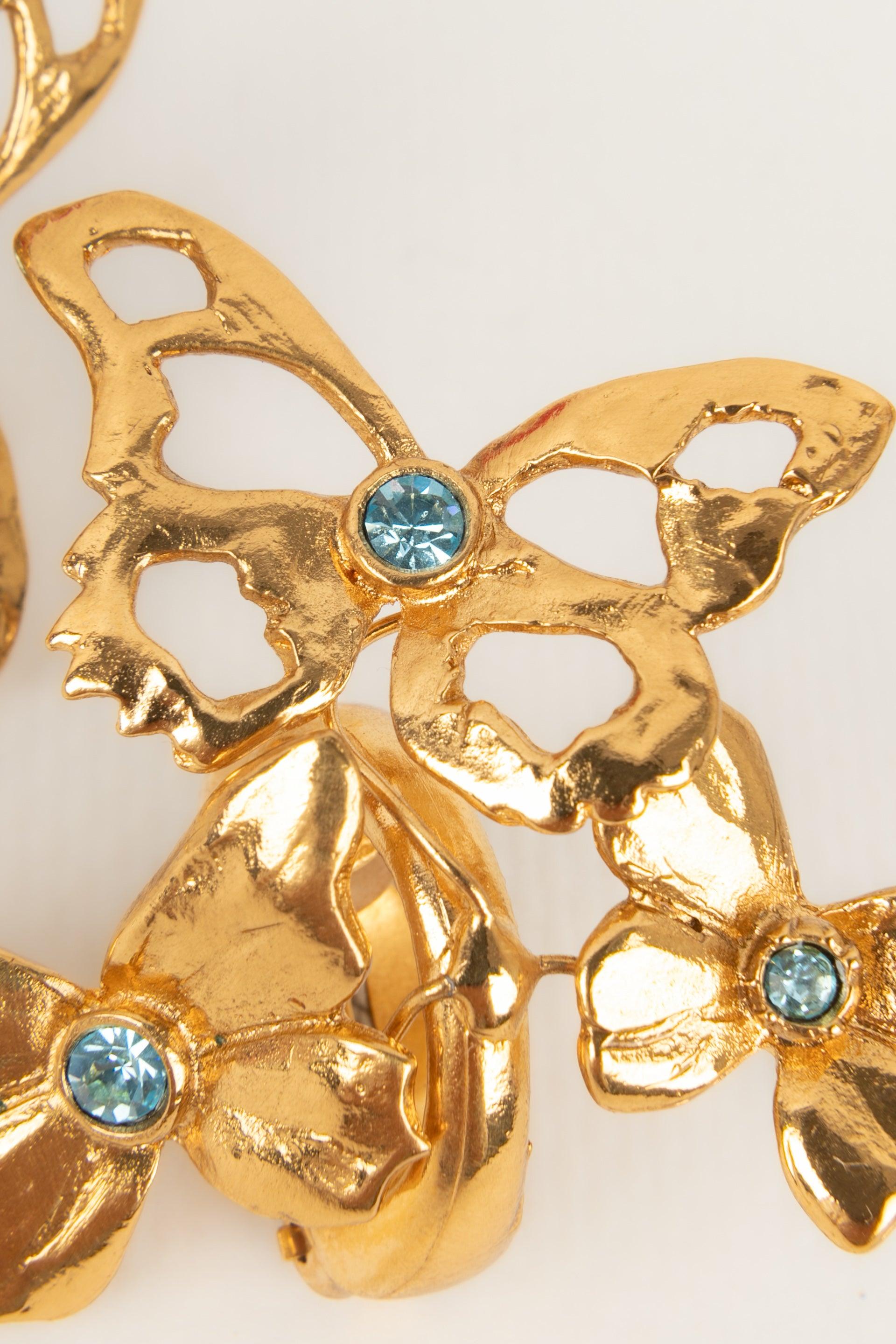Yves Saint Laurent Goldene Metall-Ohrclips aus Metall im Zustand „Hervorragend“ im Angebot in SAINT-OUEN-SUR-SEINE, FR