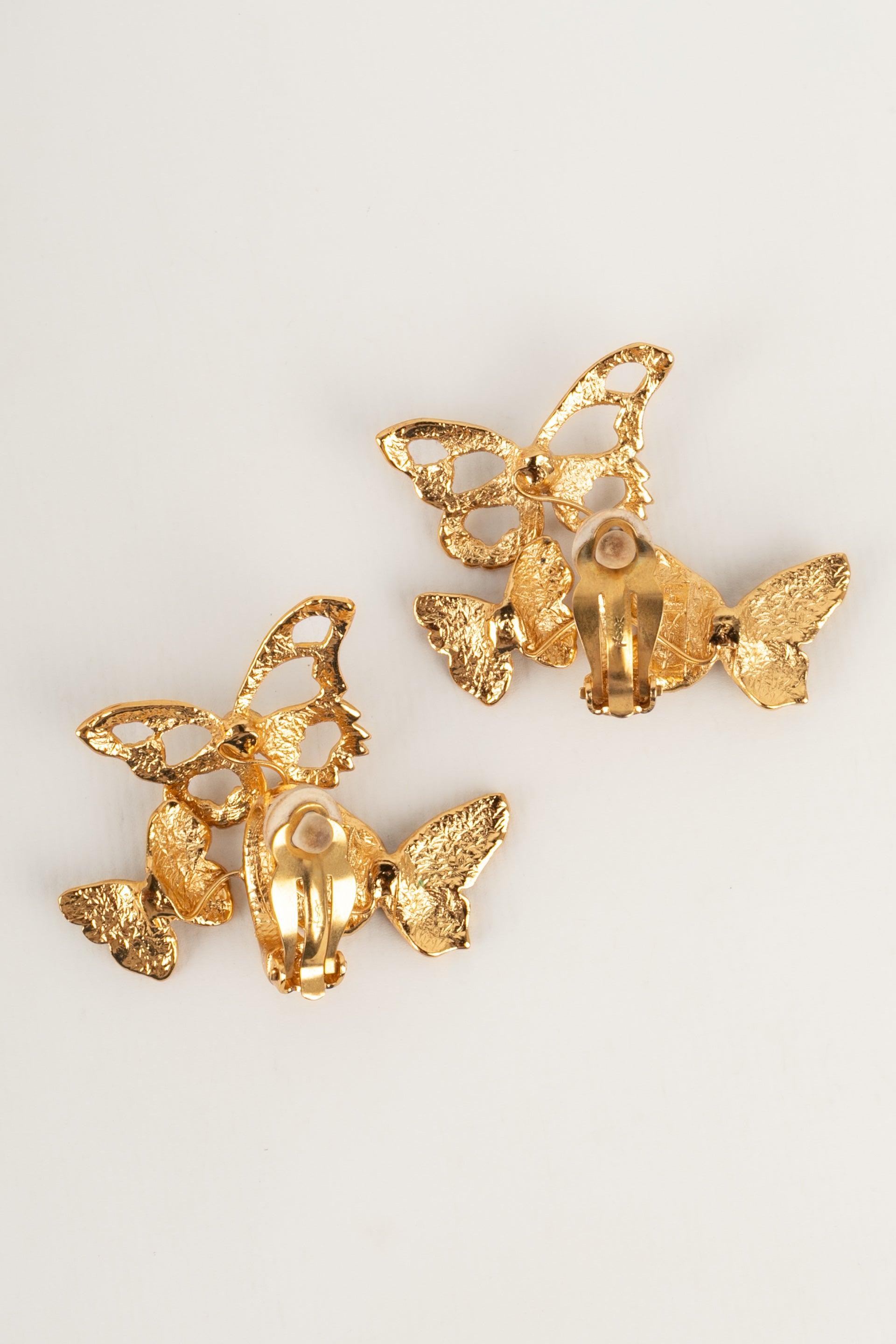 Women's Yves Saint Laurent Golden Metal Clip-on Earrings For Sale