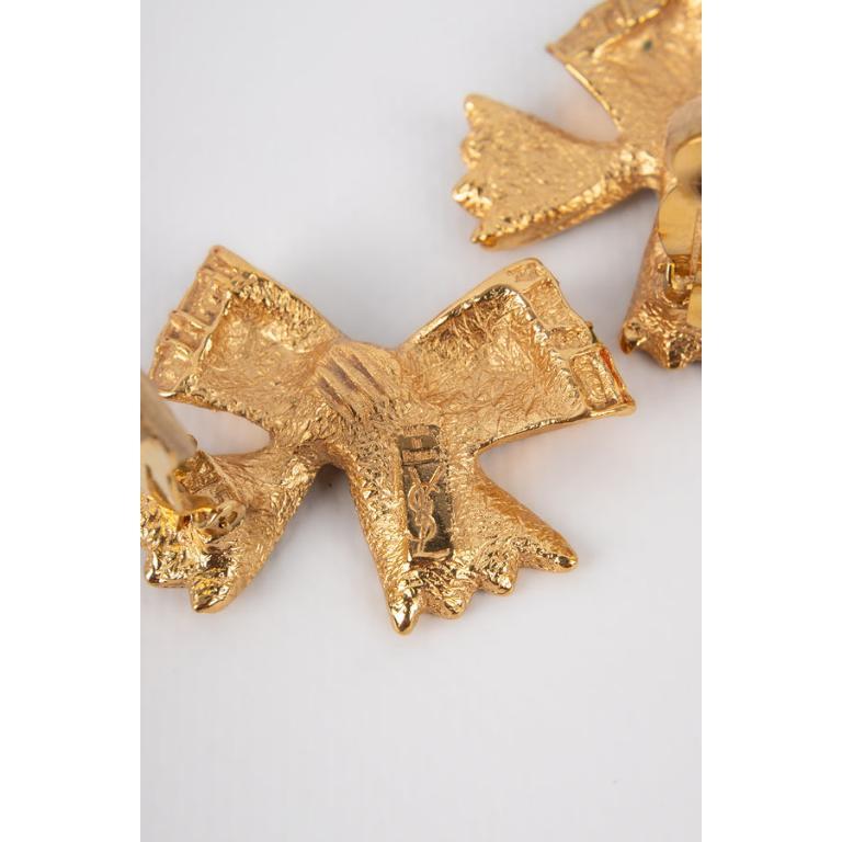 Donna Orecchini a clip in metallo dorato Yves Saint Laurent in vendita