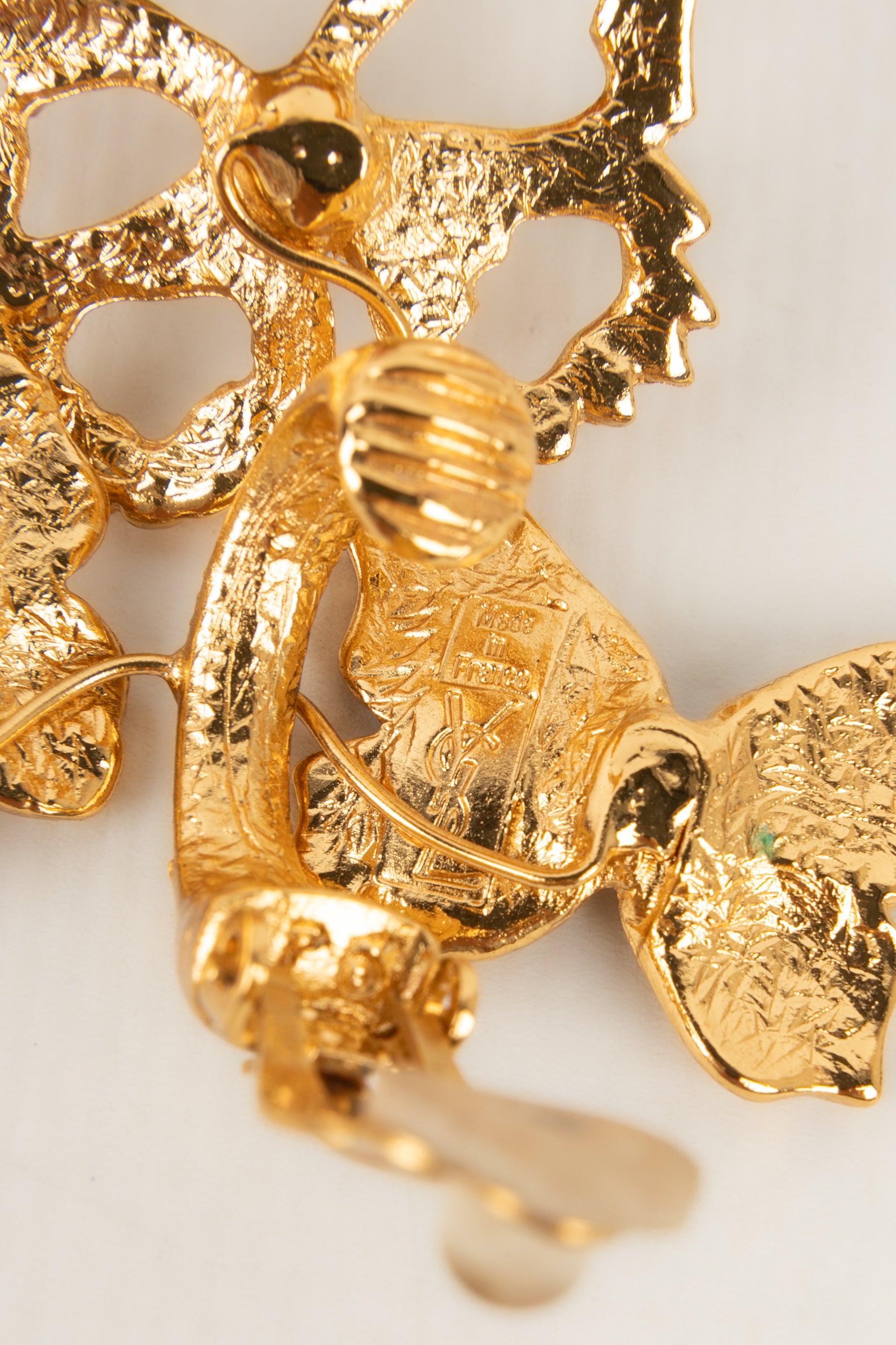 Yves Saint Laurent Golden Metal Clip-on Earrings For Sale 2