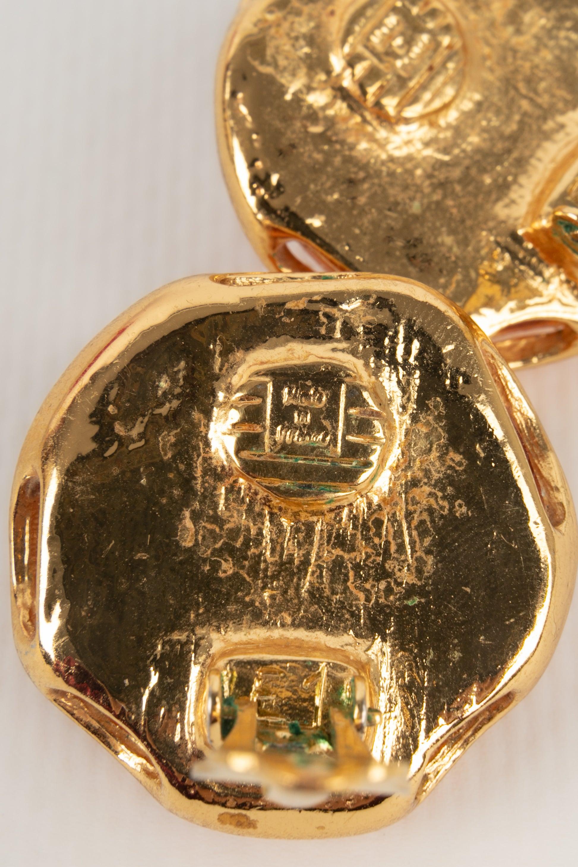 Yves Saint Laurent - Boucles d'oreilles à clip en métal doré en vente 2