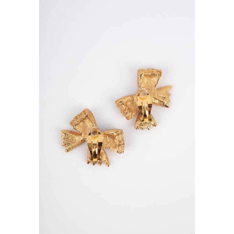 Orecchini a clip in metallo dorato Yves Saint Laurent in vendita 2