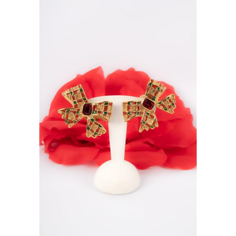 Orecchini a clip in metallo dorato Yves Saint Laurent in vendita 3