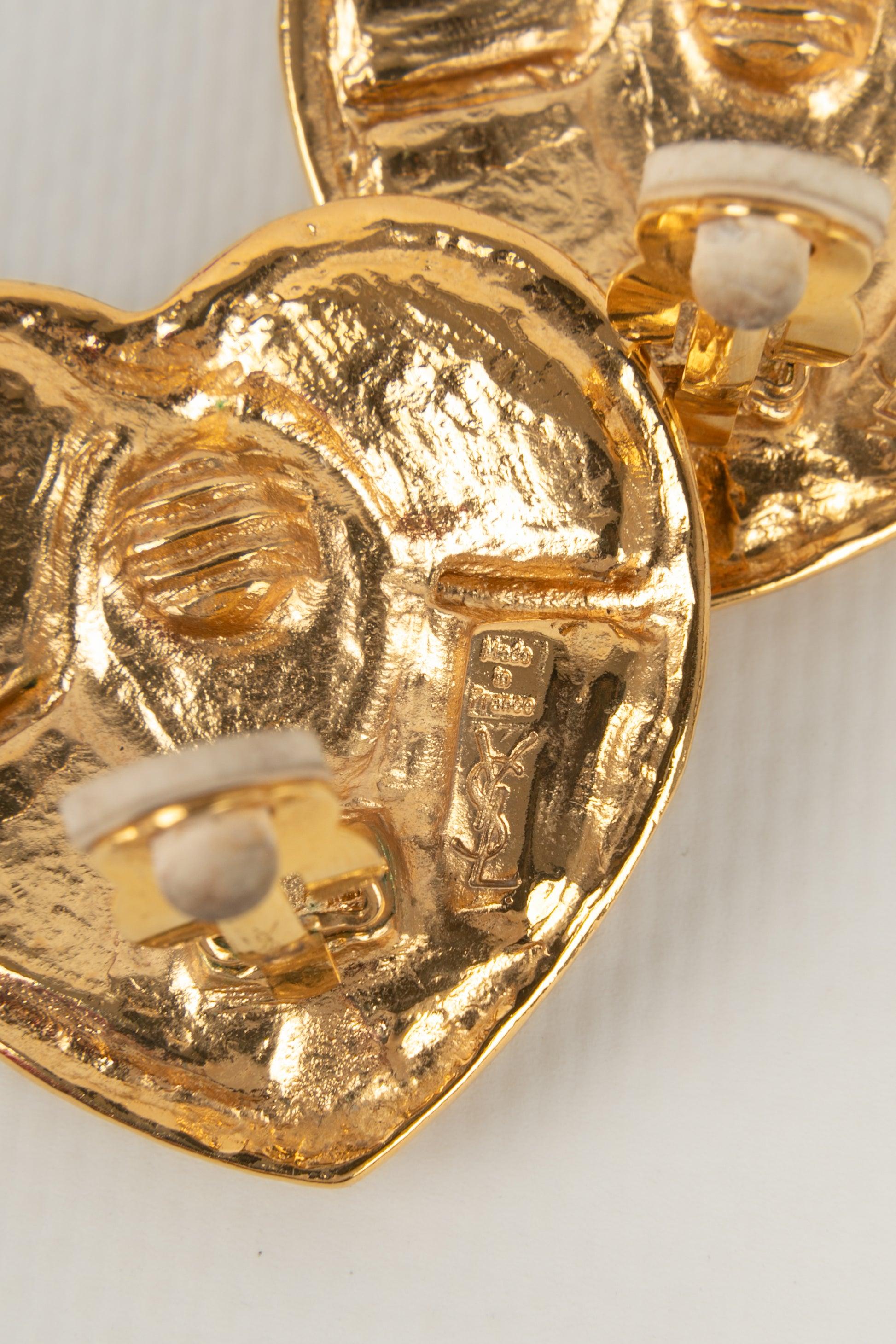 Yves Saint Laurent Golden Metal Clip-On Earrings Representing Heart, 1980s For Sale 1