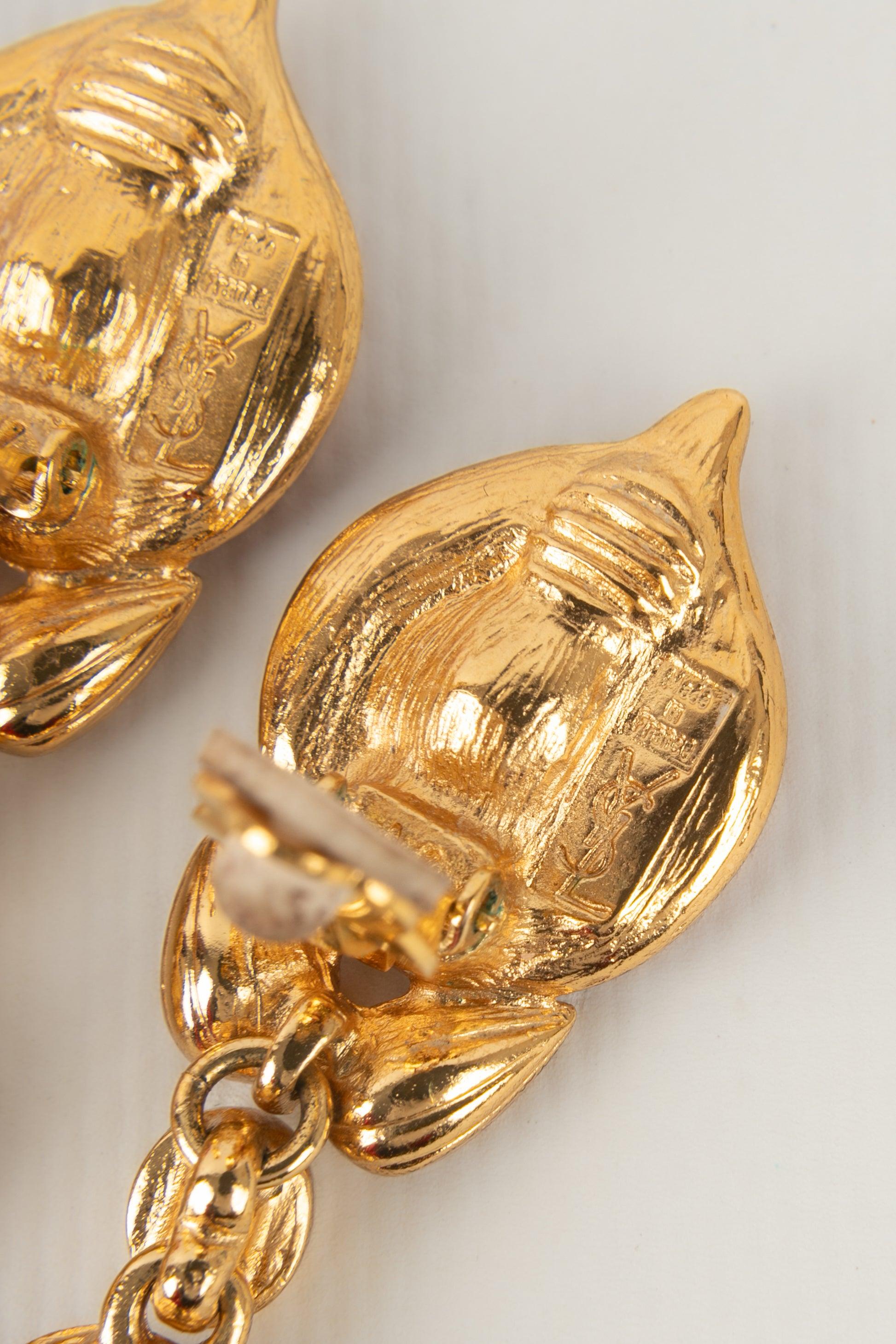 Yves Saint Laurent Golden Metal Clip-On Earrings with Enamel, 1980s For Sale 2