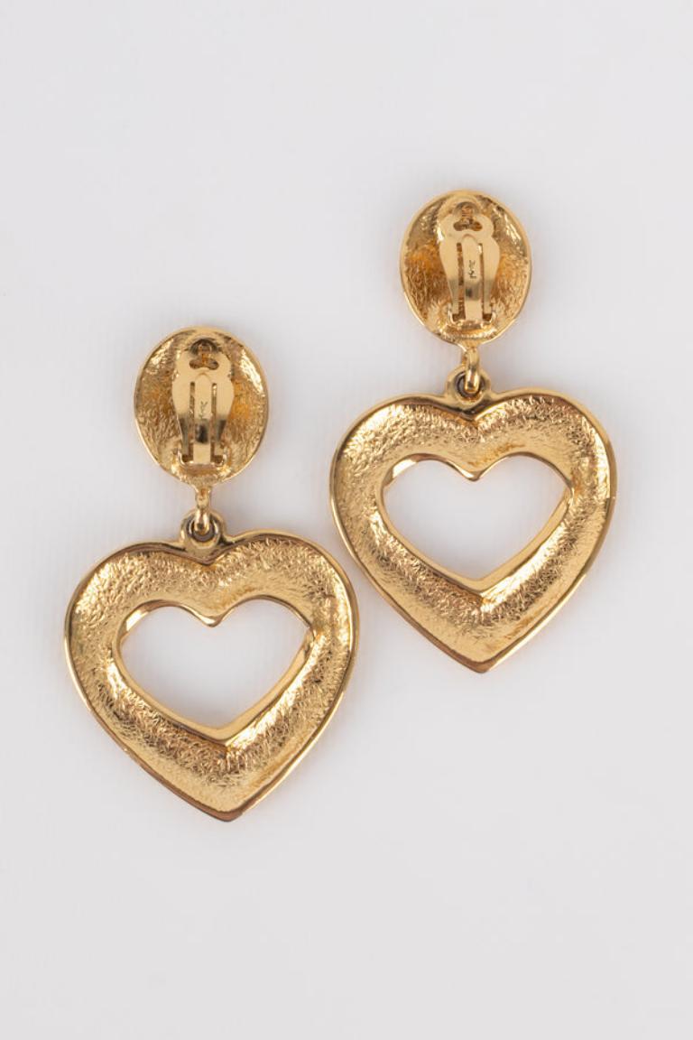 Women's Yves Saint Laurent Golden Metal Clip-on Heart Earrings For Sale