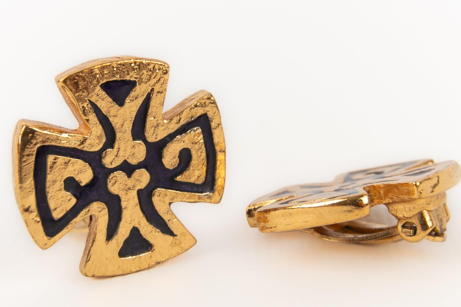 Yves Saint Laurent Goldene Metallohrringe aus Metall mit mehrfarbiger Emaille im Zustand „Hervorragend“ im Angebot in SAINT-OUEN-SUR-SEINE, FR