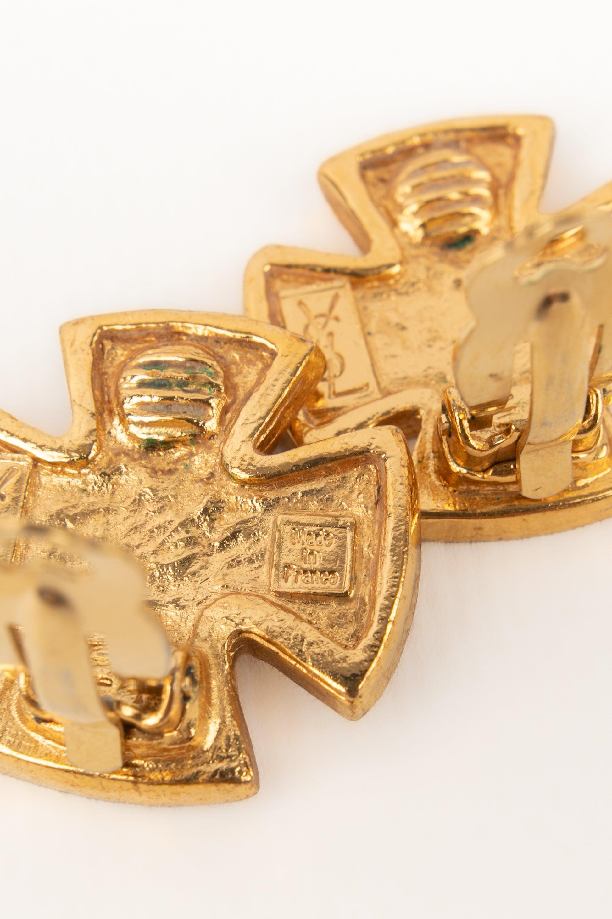 Yves Saint Laurent Goldene Metallohrringe aus Metall mit mehrfarbiger Emaille im Angebot 2