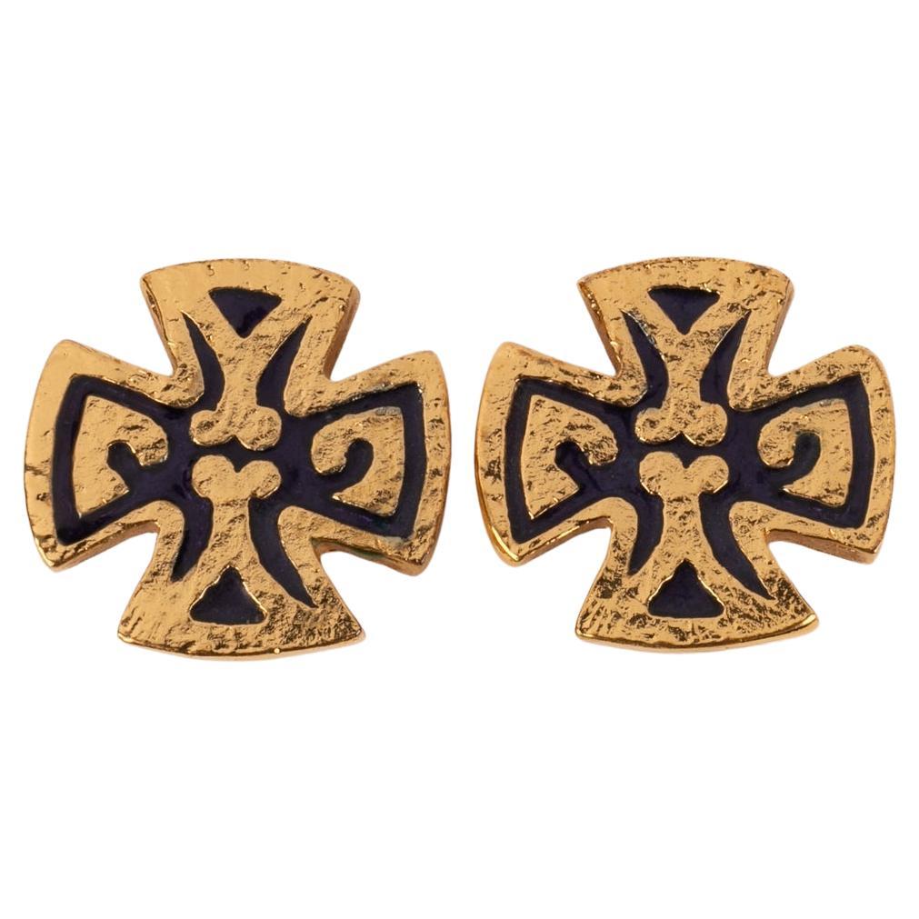 Yves Saint Laurent Goldene Metallohrringe aus Metall mit mehrfarbiger Emaille im Angebot